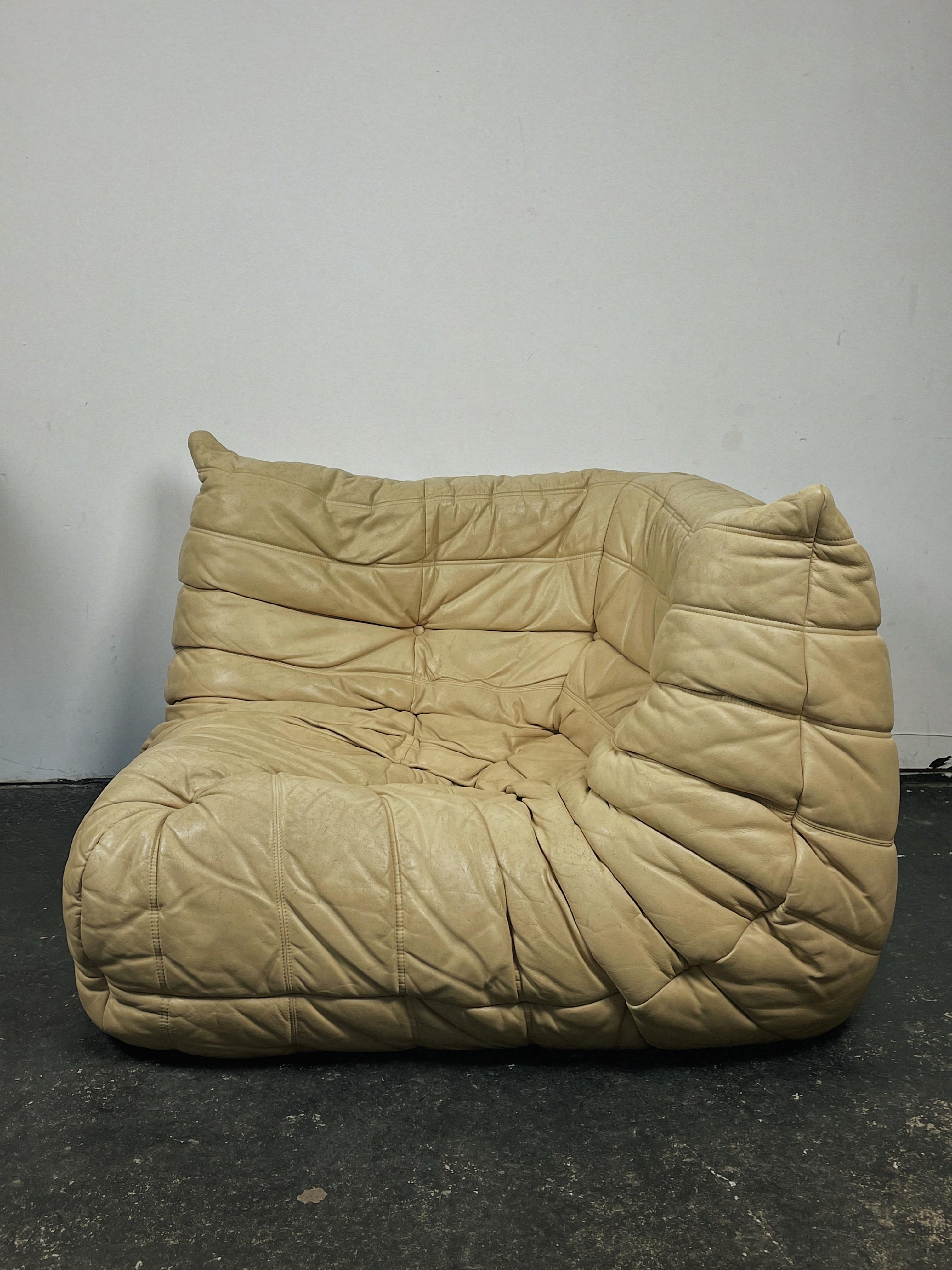 Late 20th Century Fauteuil d'angle Togo par Michel Ducaroy pour Ligne Roset