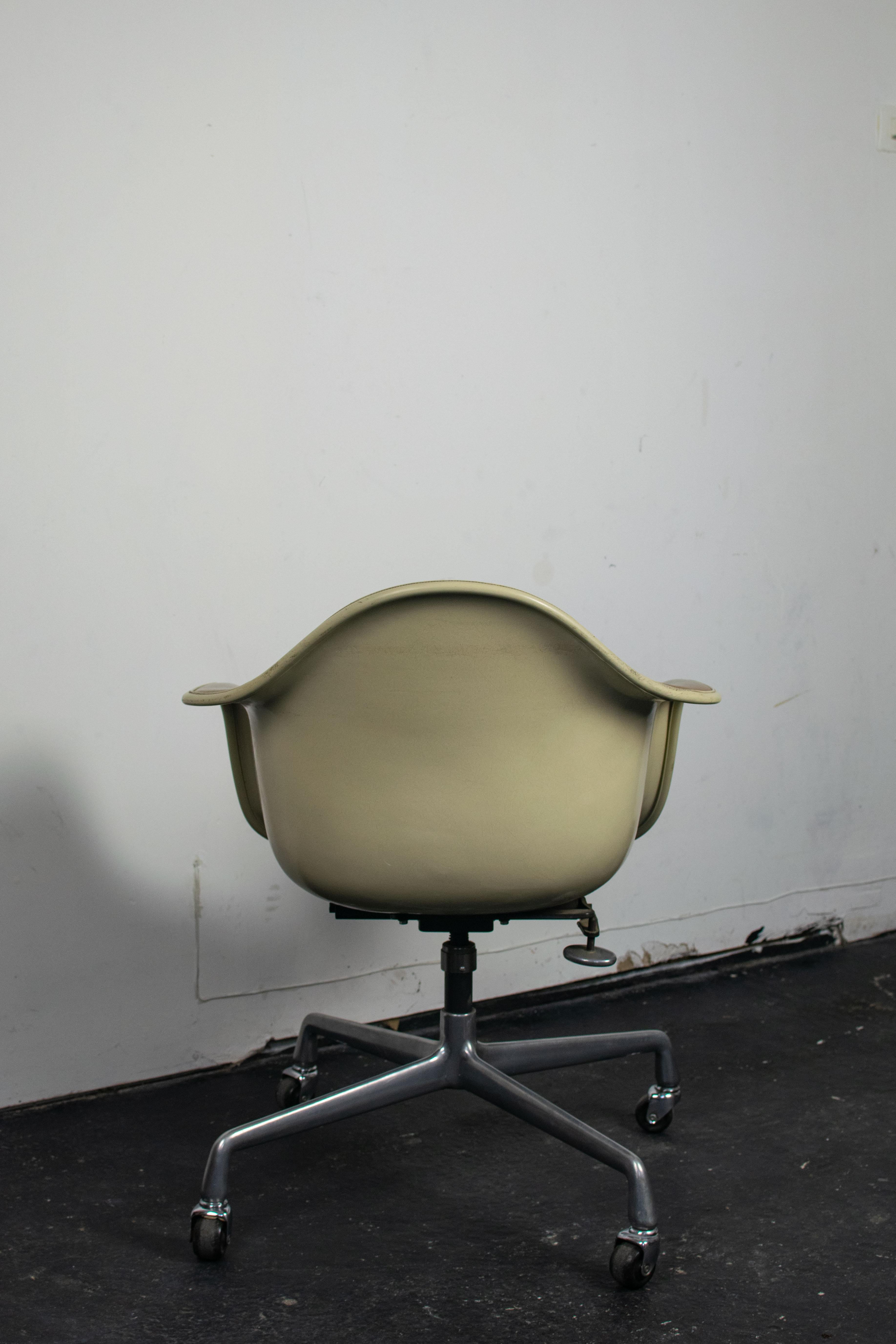 Fauteuil Dat-2 Par Charles & Ray Eames Pour Herman Miller In Good Condition In Busserolles, FR