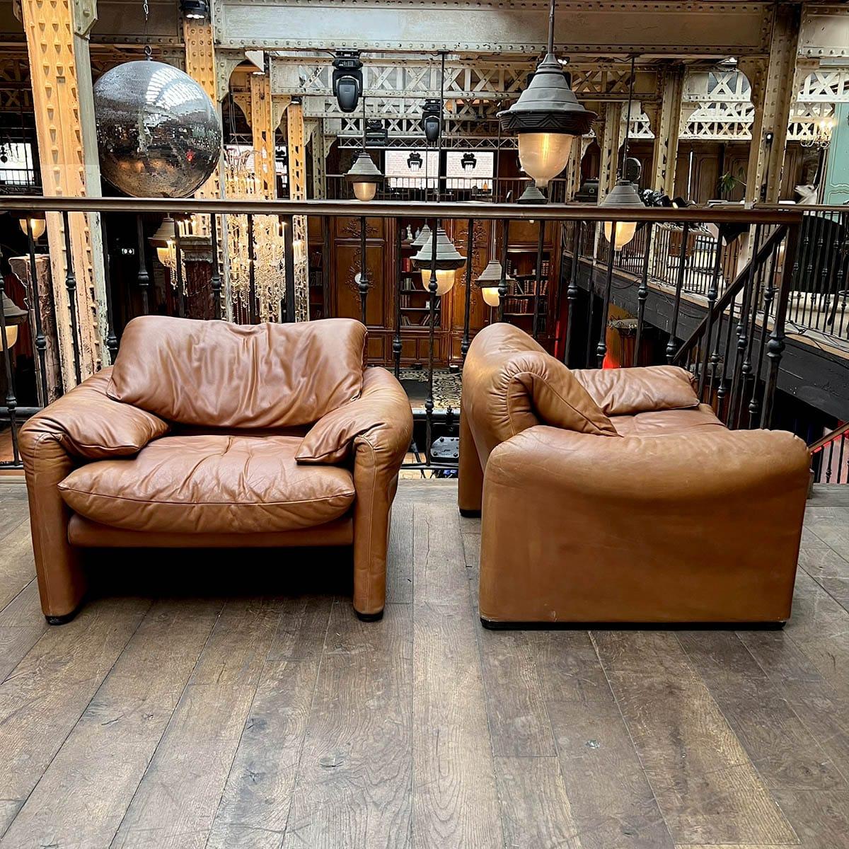 Ein Paar Maralunga-Loungesessel aus Leder von Vico Magistretti für Cassina (Italienisch) im Angebot