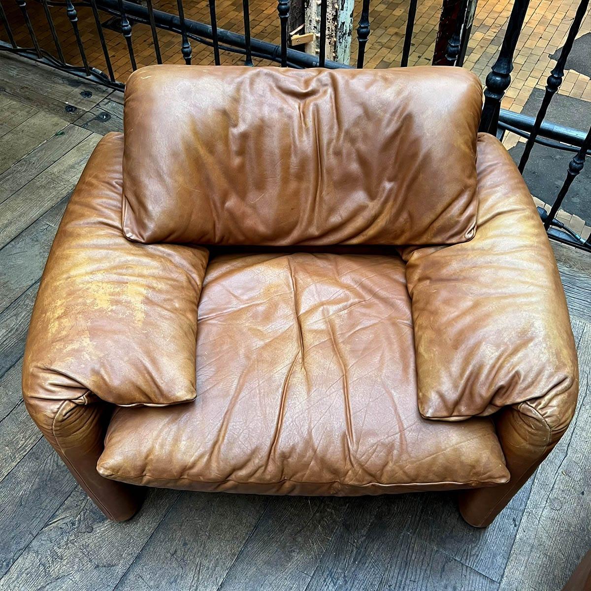 Ein Paar Maralunga-Loungesessel aus Leder von Vico Magistretti für Cassina im Angebot 3