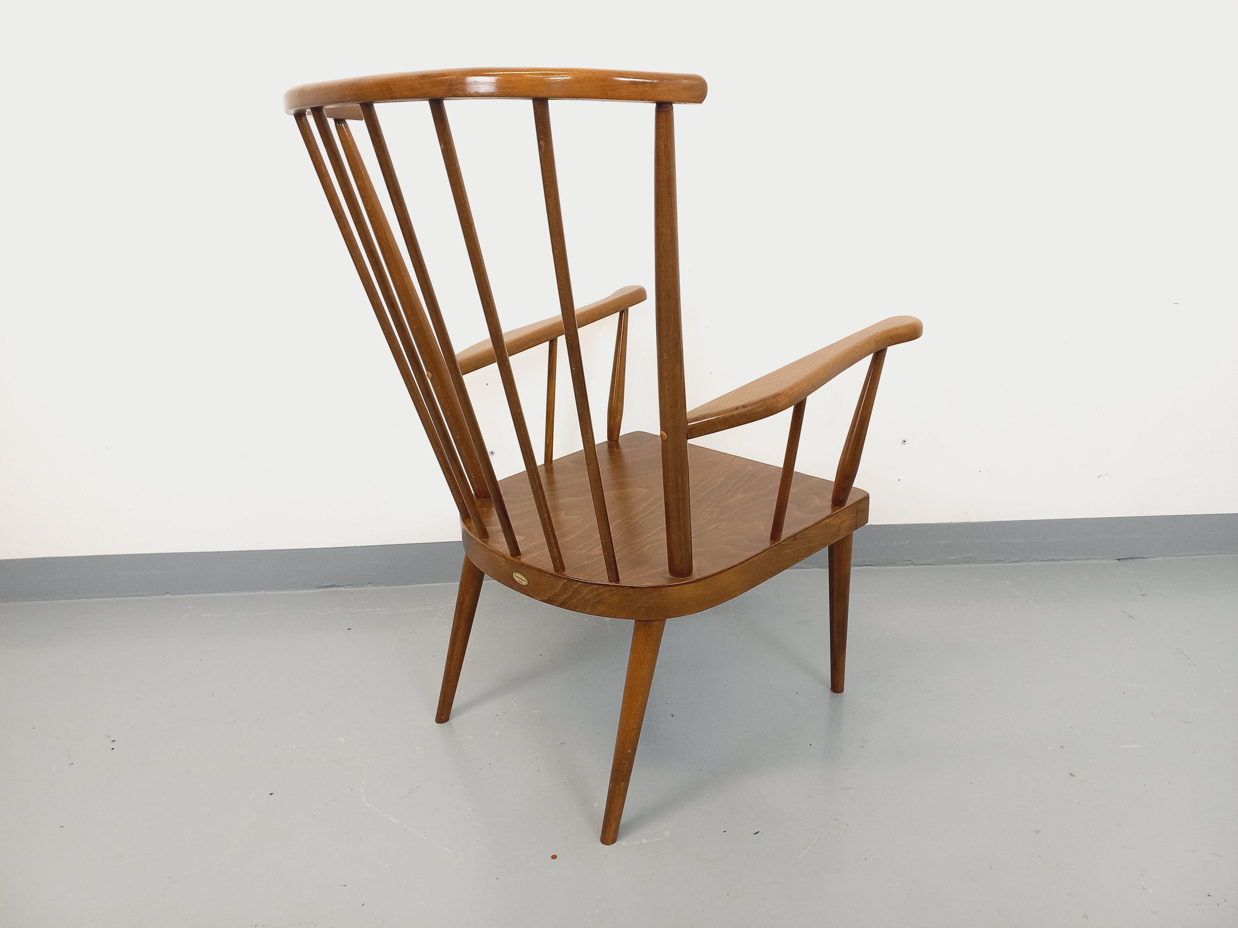 Français Fauteuil en bois vintage Baumann modèle Éventail des années 60 en vente