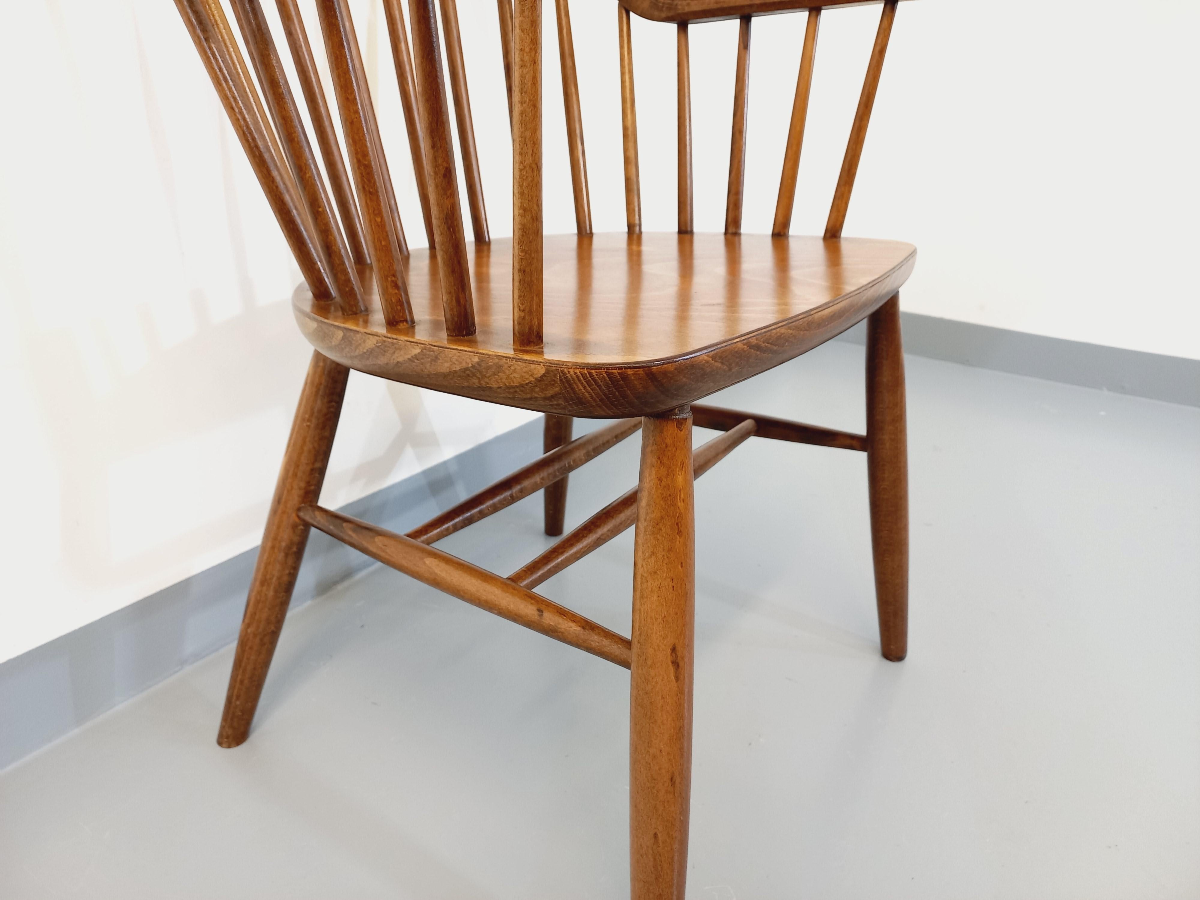 Late 20th Century Fauteuil éventail vintage Bridge Western de marque Baumann en bois des années 70 For Sale