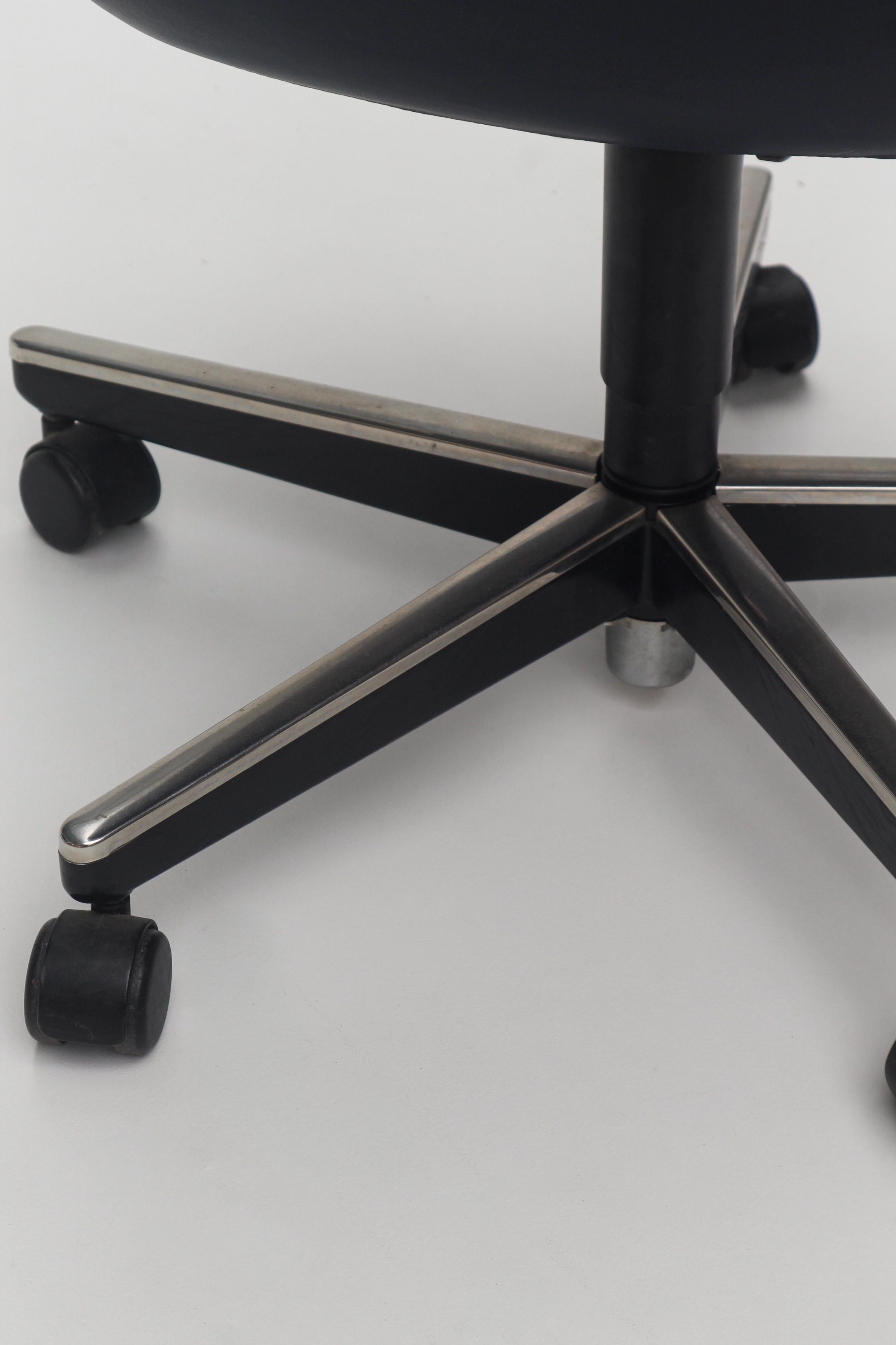 Fauteuil Executive bleu marine par Charles Pollock pour Knoll, États-Unis (20. Jahrhundert) im Angebot