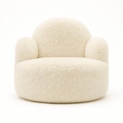 Fauteuil " IBIZA" en poils blanc Par Alexandre Ligios