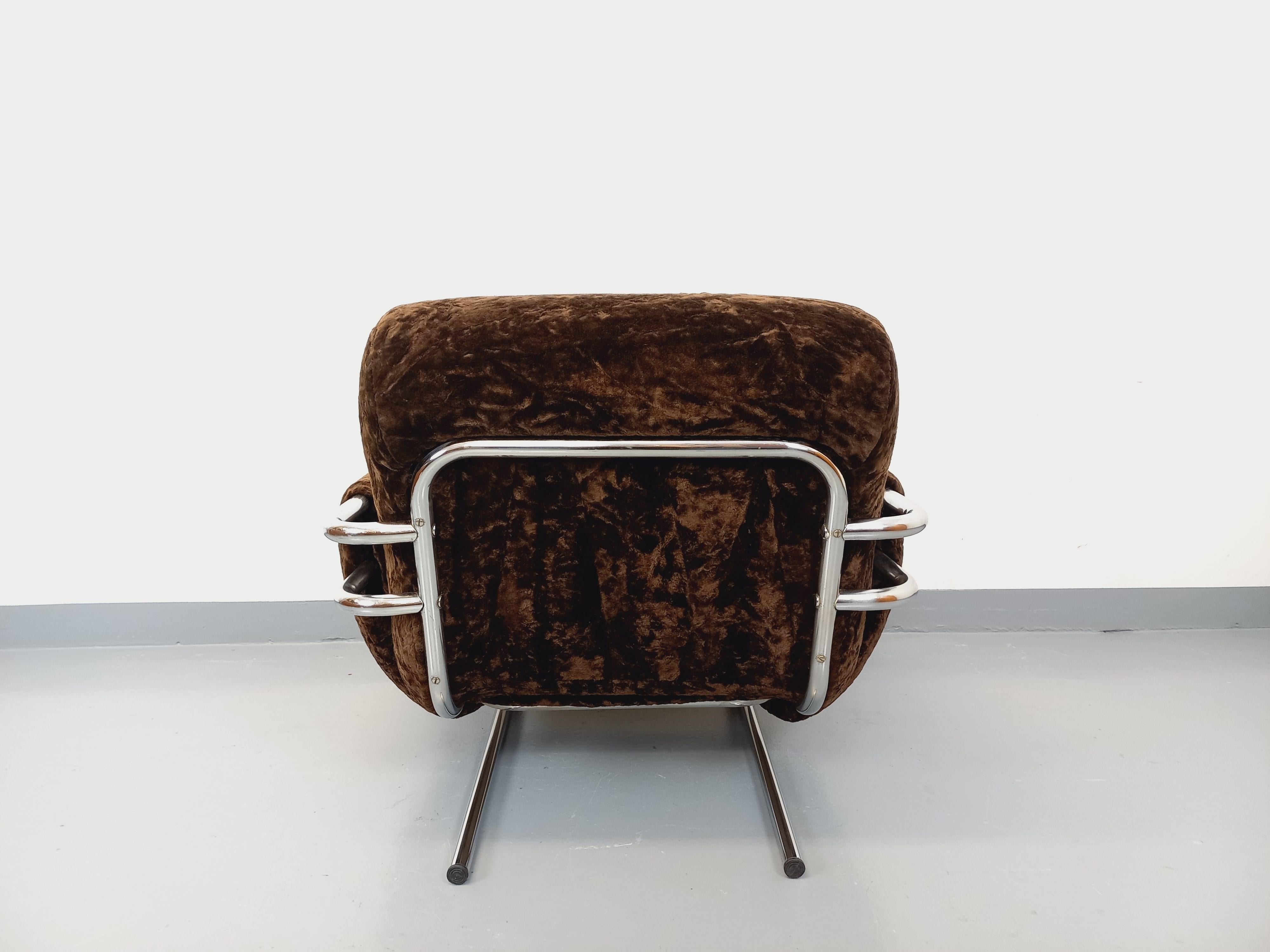 Fauteuil italien Space Age vintage style Ernesto Radaelli en métal chromé velour en venta 3