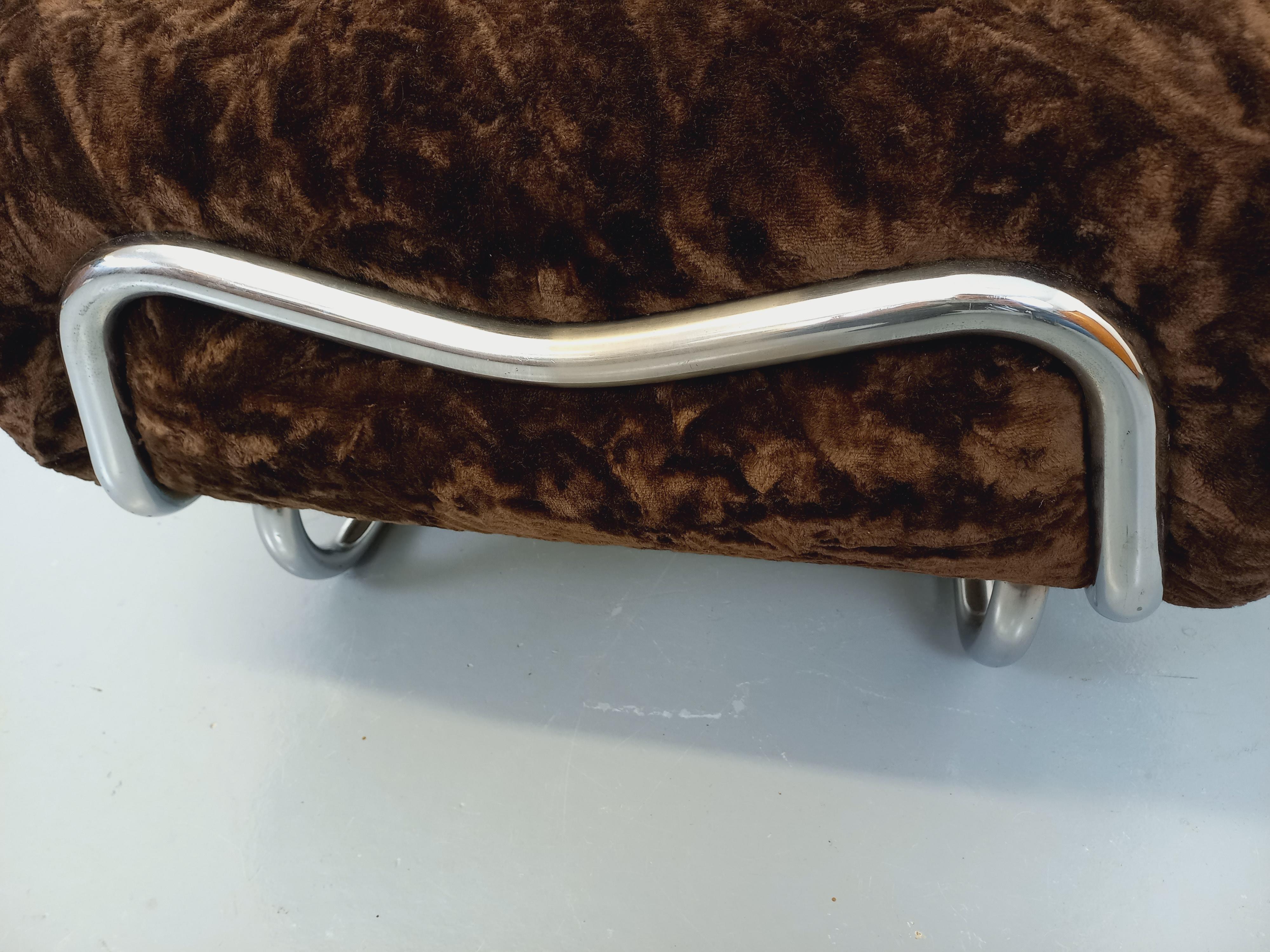 Fauteuil italien Space Age vintage style Ernesto Radaelli en métal chromé velour en Bueno estado para la venta en BESANÇON, FR