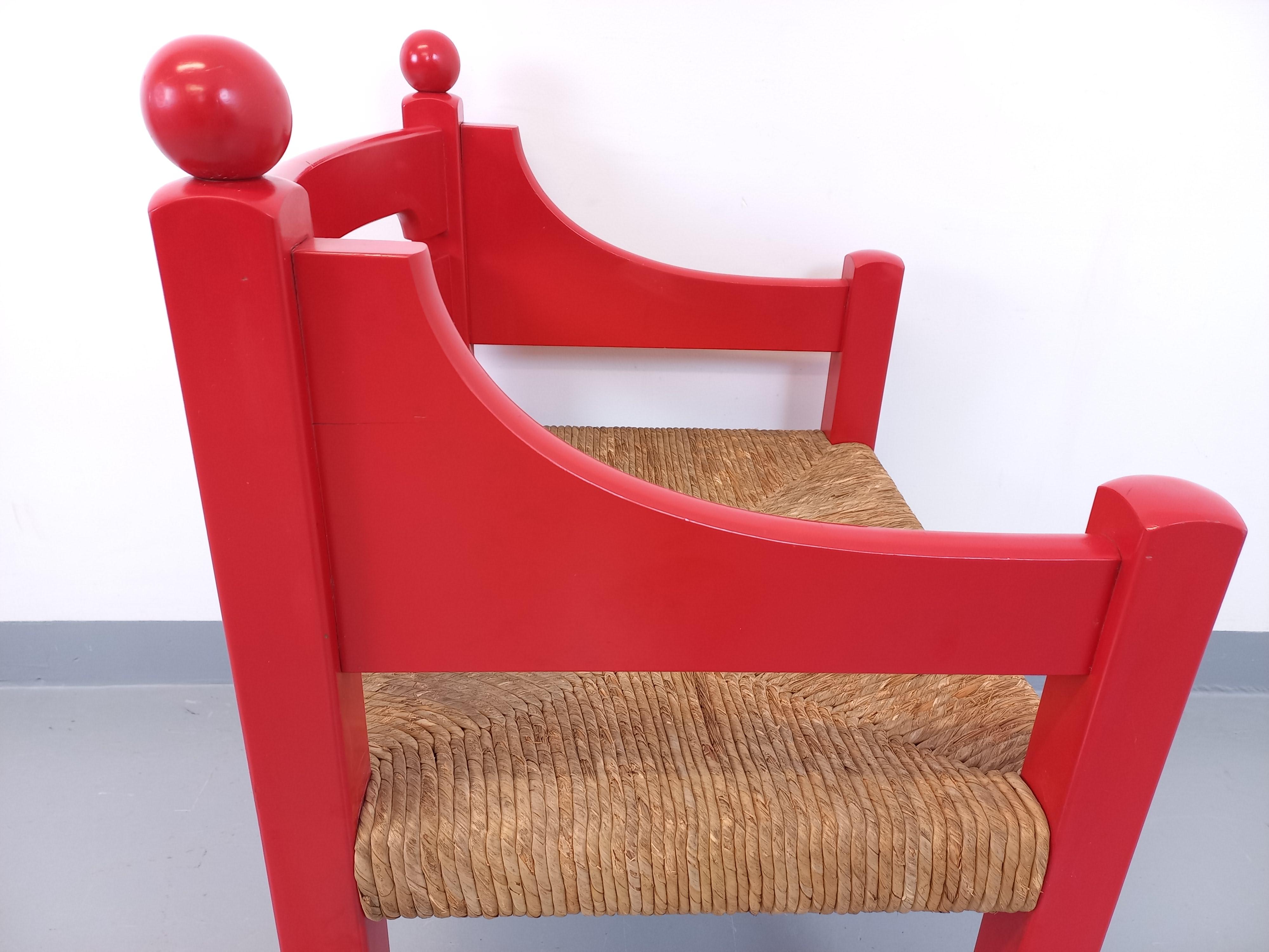 Fauteuil italien vintage style Vico Magistretti en bois rouge et paille For Sale 4