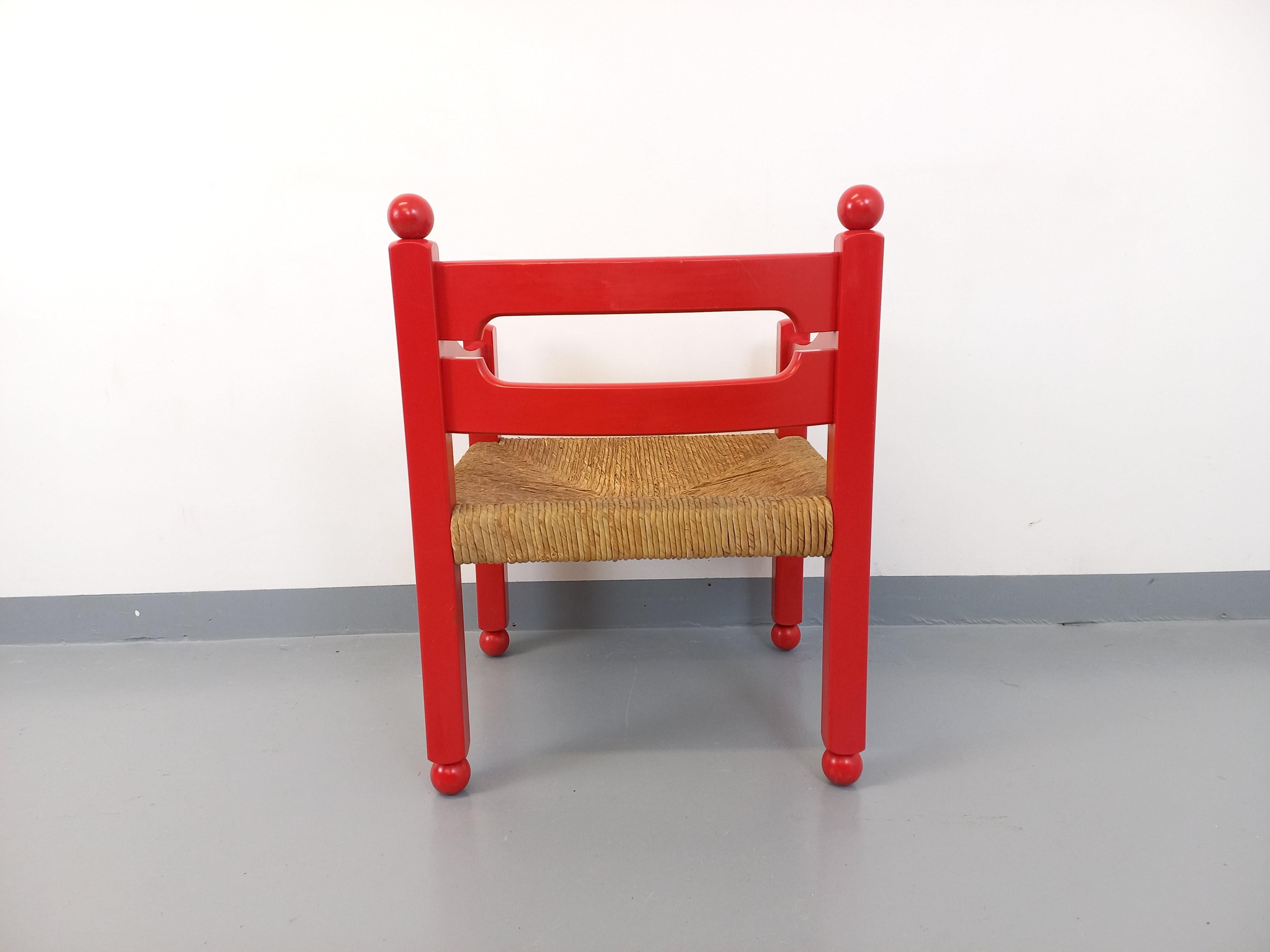 Mid-Century Modern Fauteuil italien vintage style Vico Magistretti en bois rouge et paille For Sale