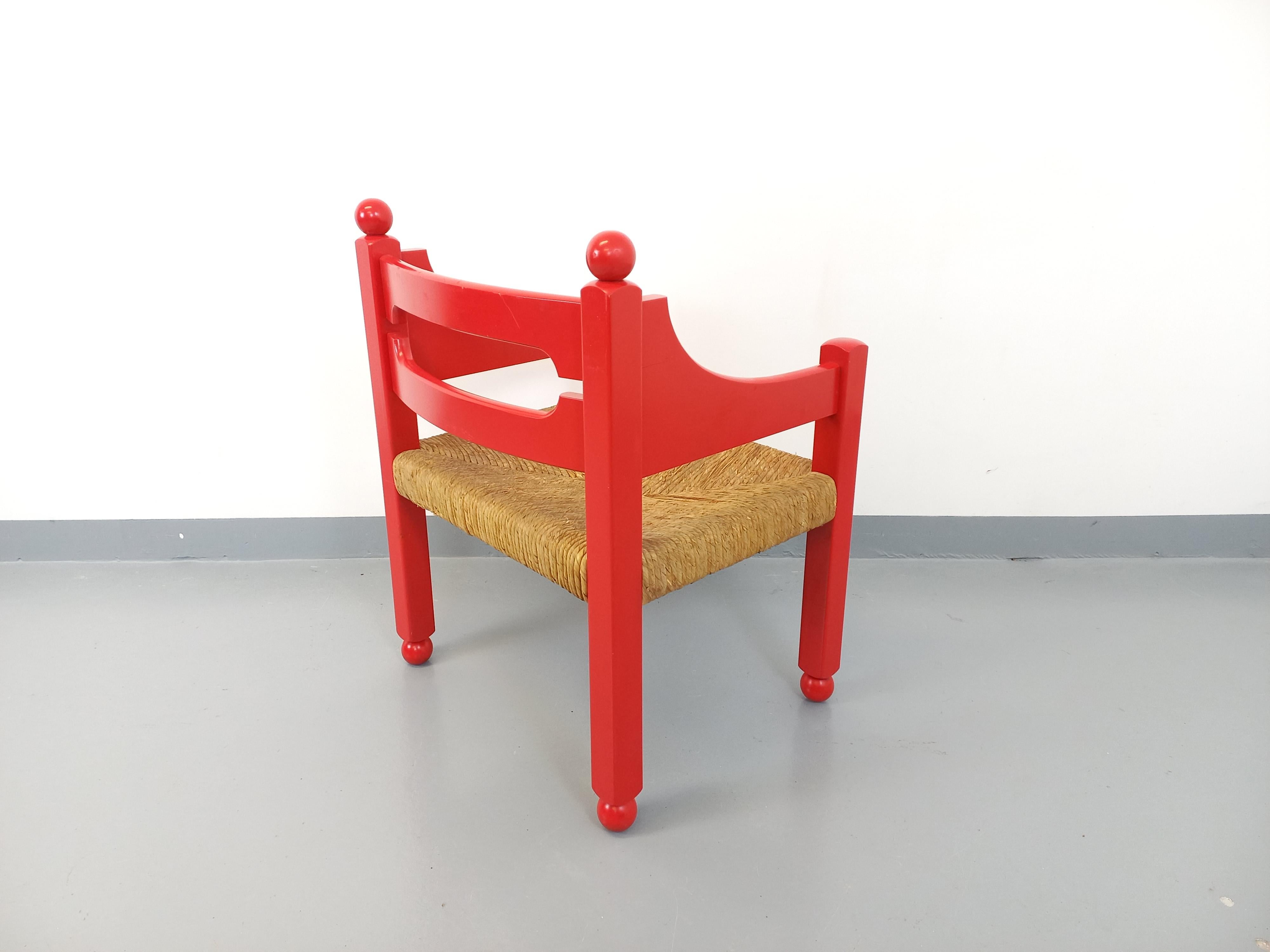 Italian Fauteuil italien vintage style Vico Magistretti en bois rouge et paille For Sale