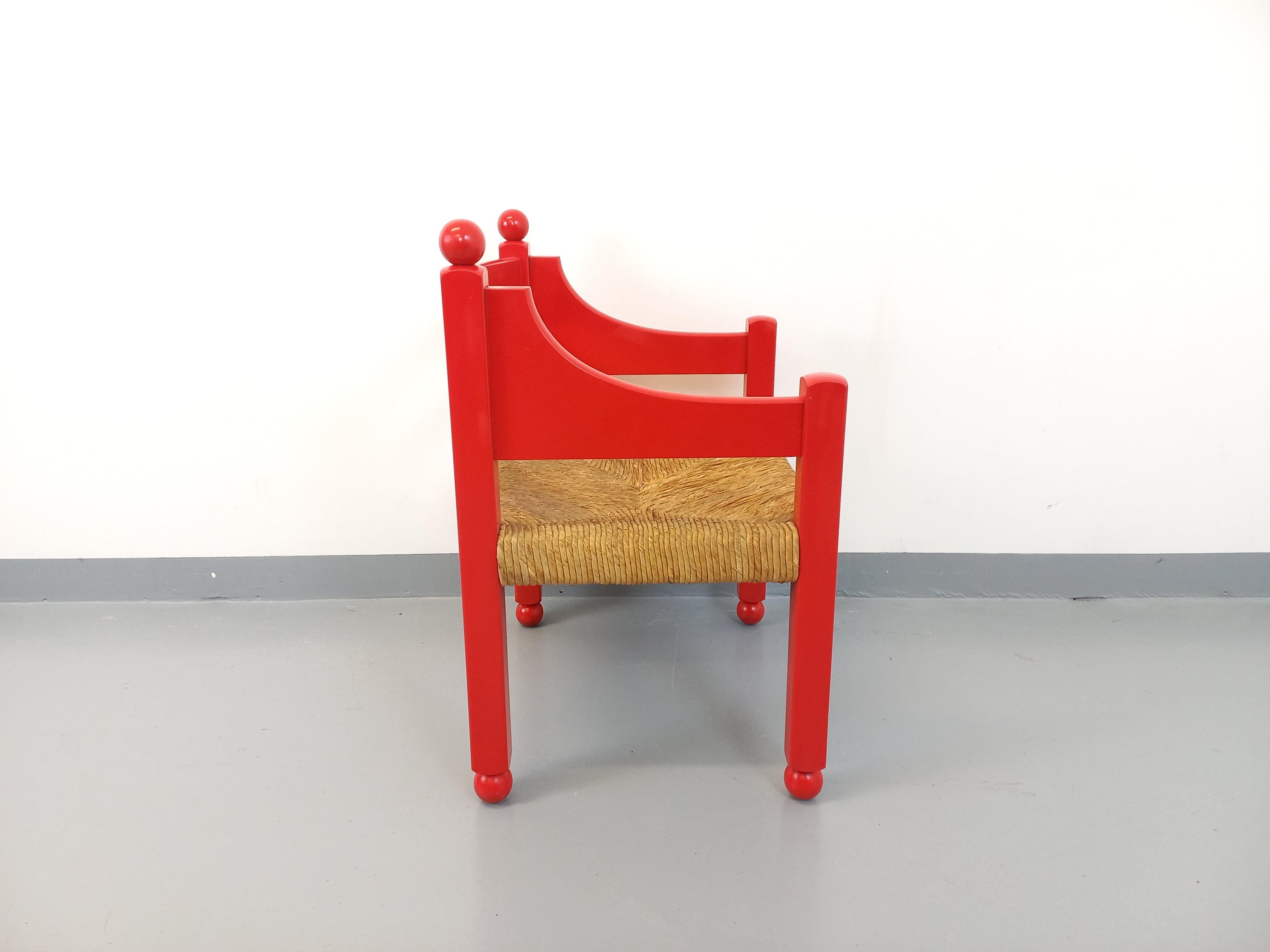 Fauteuil italien vintage style Vico Magistretti en bois rouge et paille In Good Condition For Sale In BESANÇON, FR