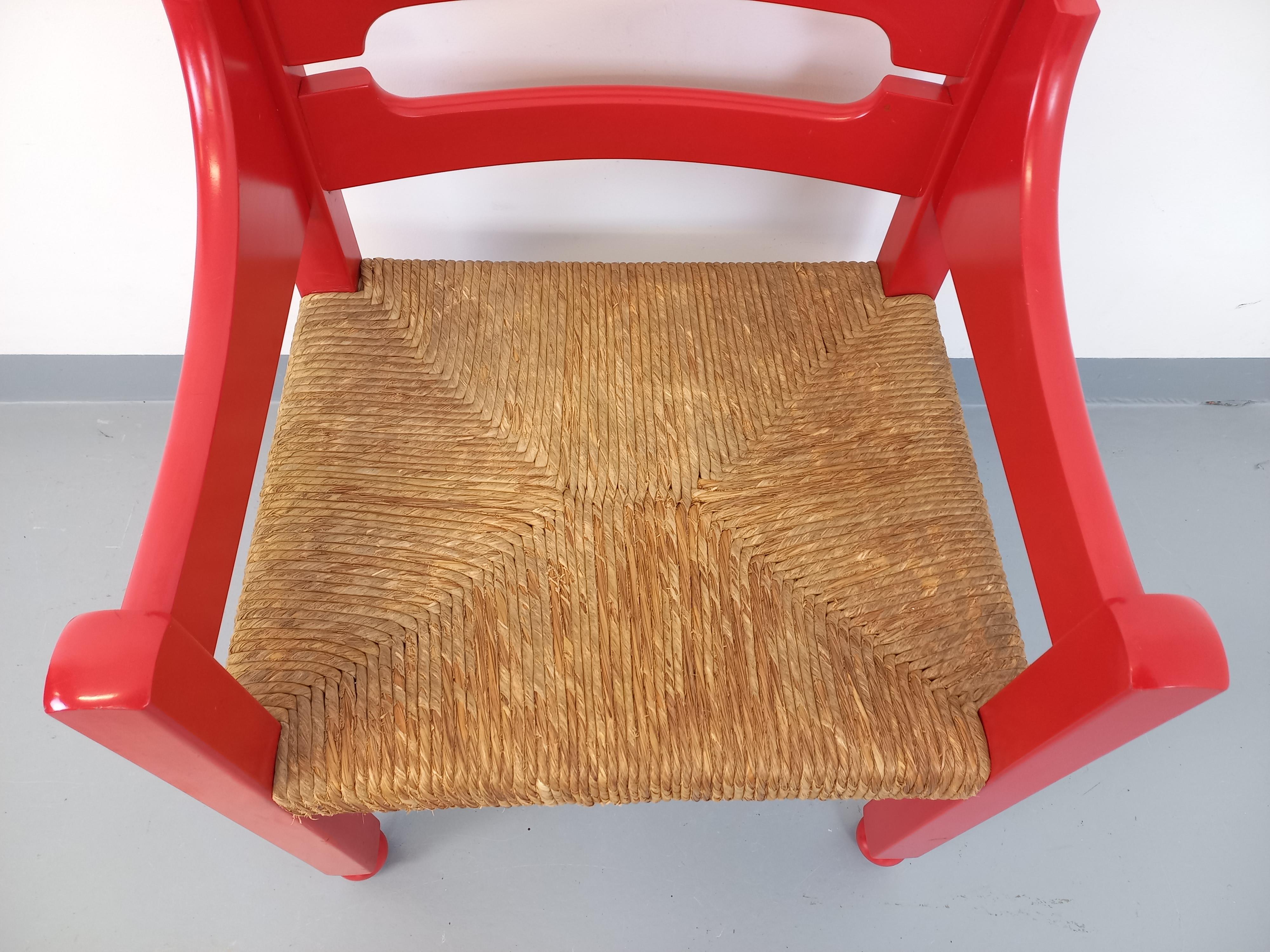 Fauteuil italien vintage style Vico Magistretti en bois rouge et paille For Sale 2