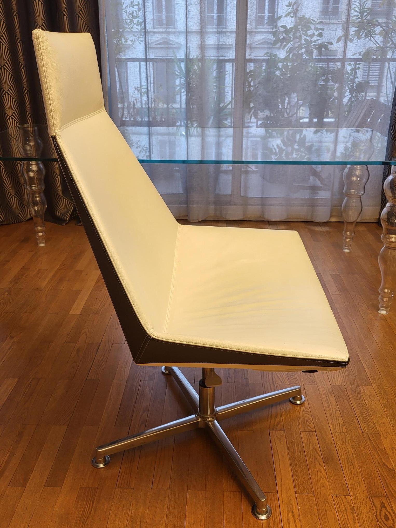 Italiano Fauteuil Kastel modèle Kayak AL4 cuir Blanc et Noir Italy Design in vendita