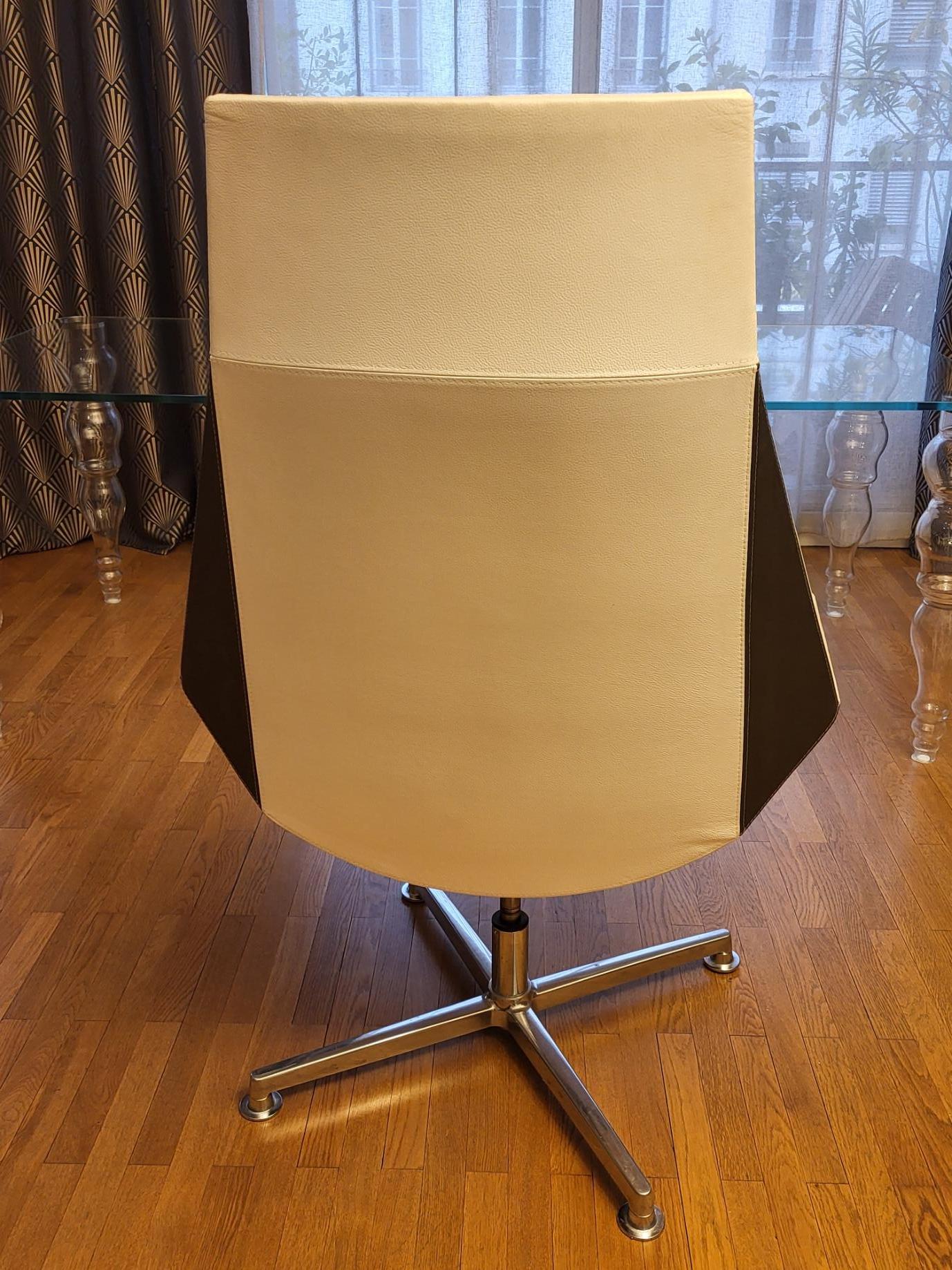 Fauteuil Kastel modèle Kayak AL4 cuir Blanc et Noir Italy Design In condizioni buone in vendita a London, England