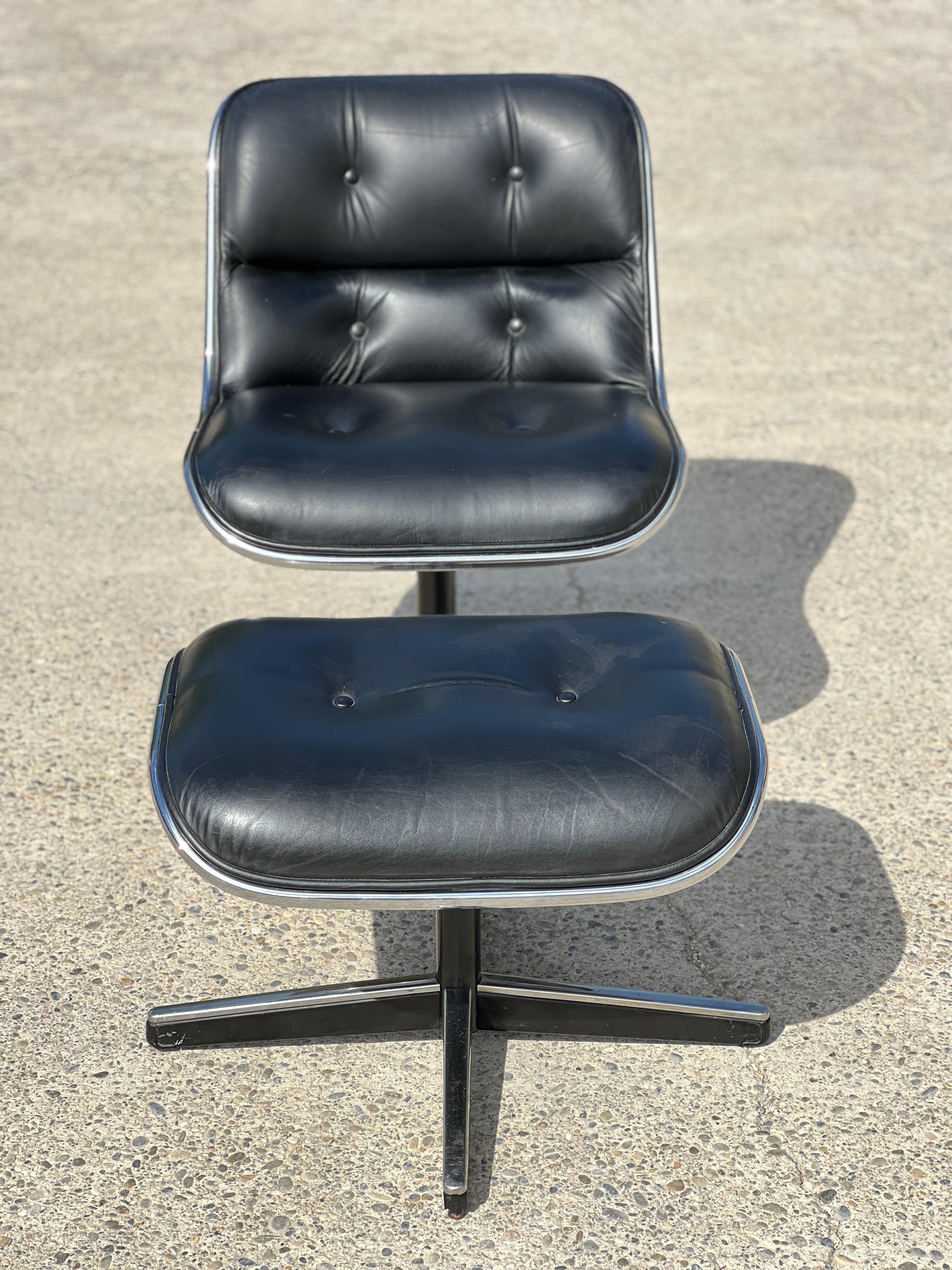 Knoll Pollock armchair with black leather ottoman Edition 1968
Aluminium star base with 5 branches.
Dimensions: W 60cm, D 70cm, Total height 84cm, Seat height 50cm.
Good condition