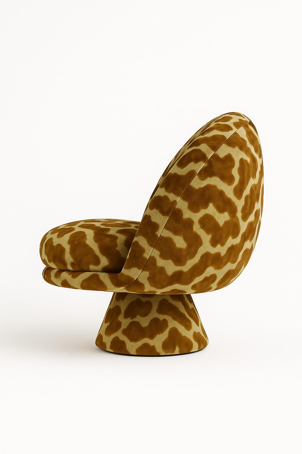 El fauteuil L'Empreinte está pensado como una escultura viviente. Sus formas redondeadas y generosas invitan a disfrutar, mientras que su culo envolvente proporciona un confort instintivo y tranquilizador. Recubierto de tejido Nimbus, un jacquard de