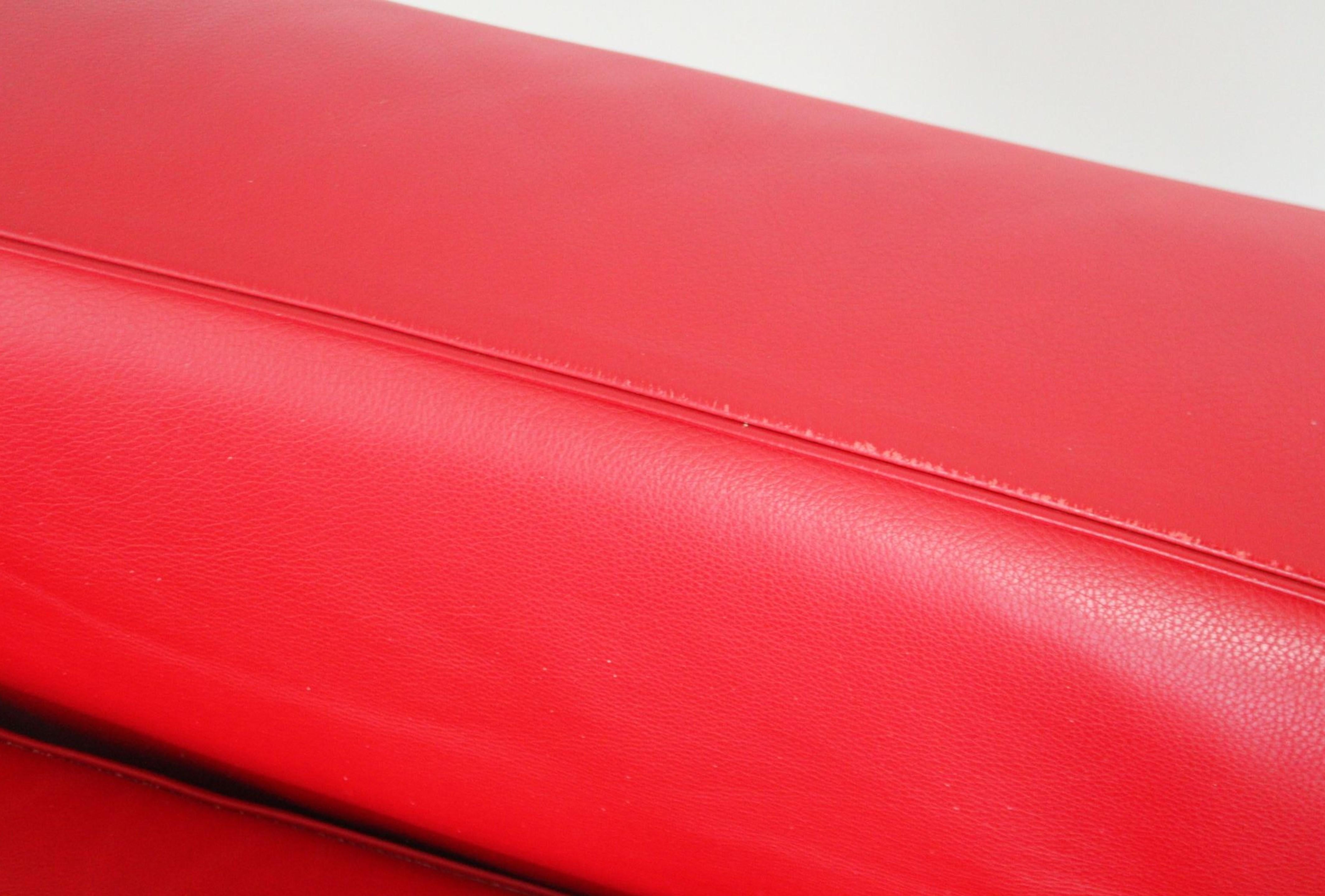 Fauteuil méridienne LC3 Le Corbusier pour Cassina en cuir rouge structure acier in vendita 6