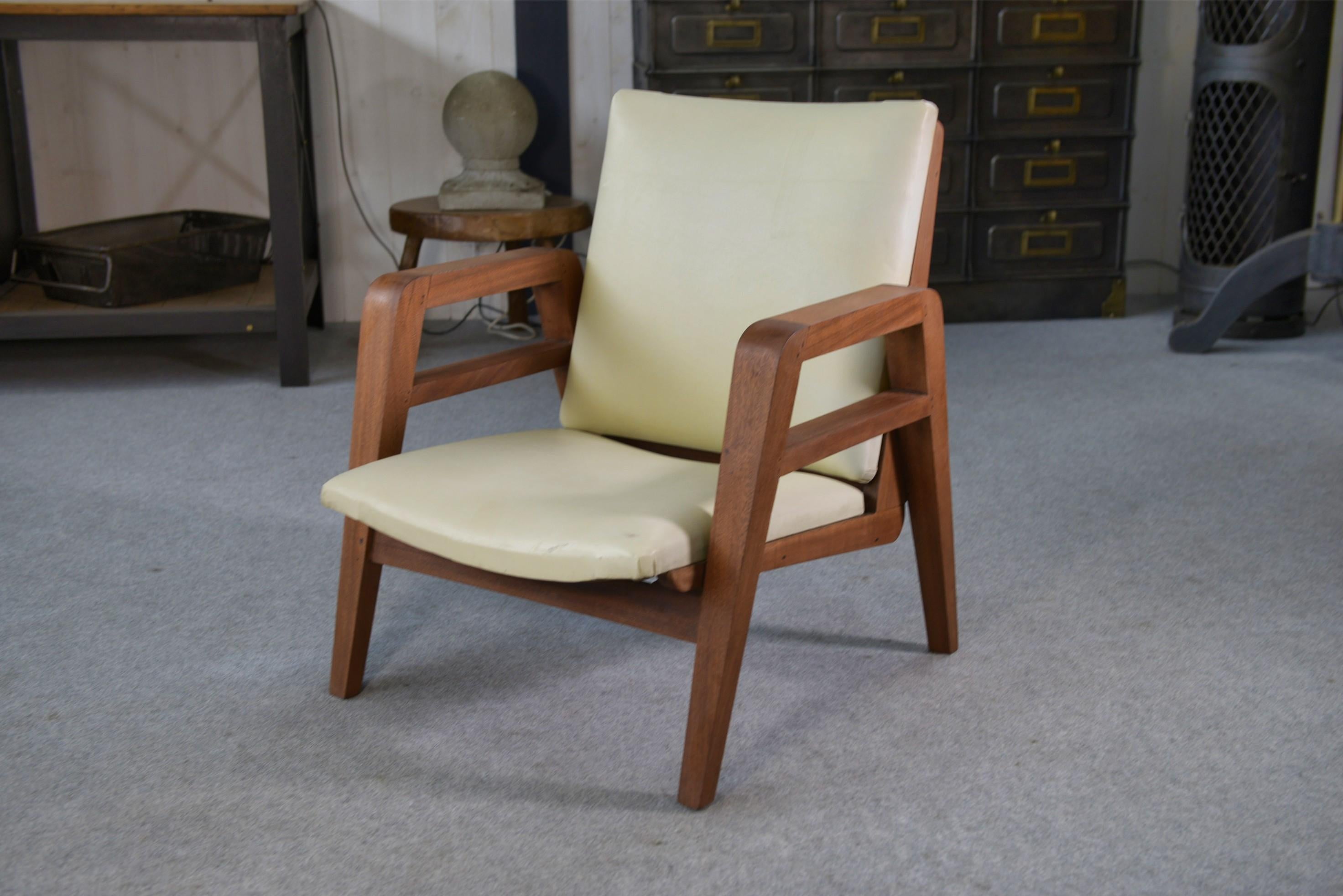 Fauteuil moderniste en acajou et skaï 1940-1950 in vendita 4