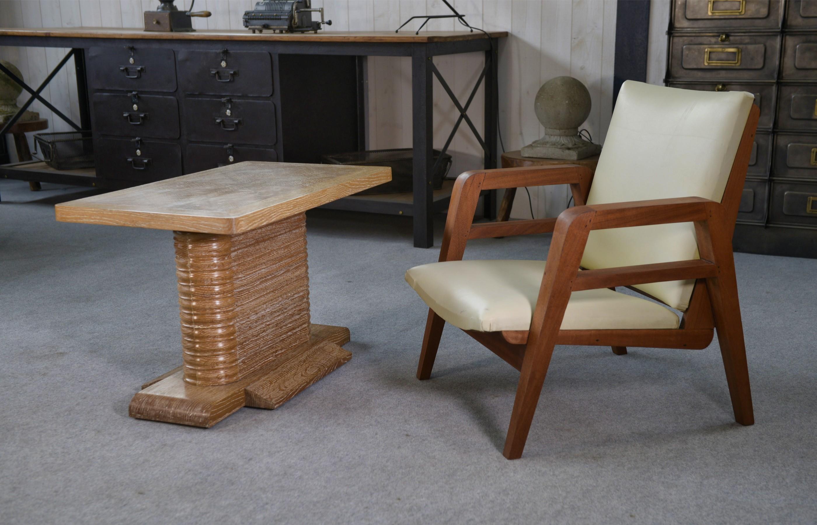 Moderno Fauteuil moderniste en acajou et skaï 1940-1950 in vendita