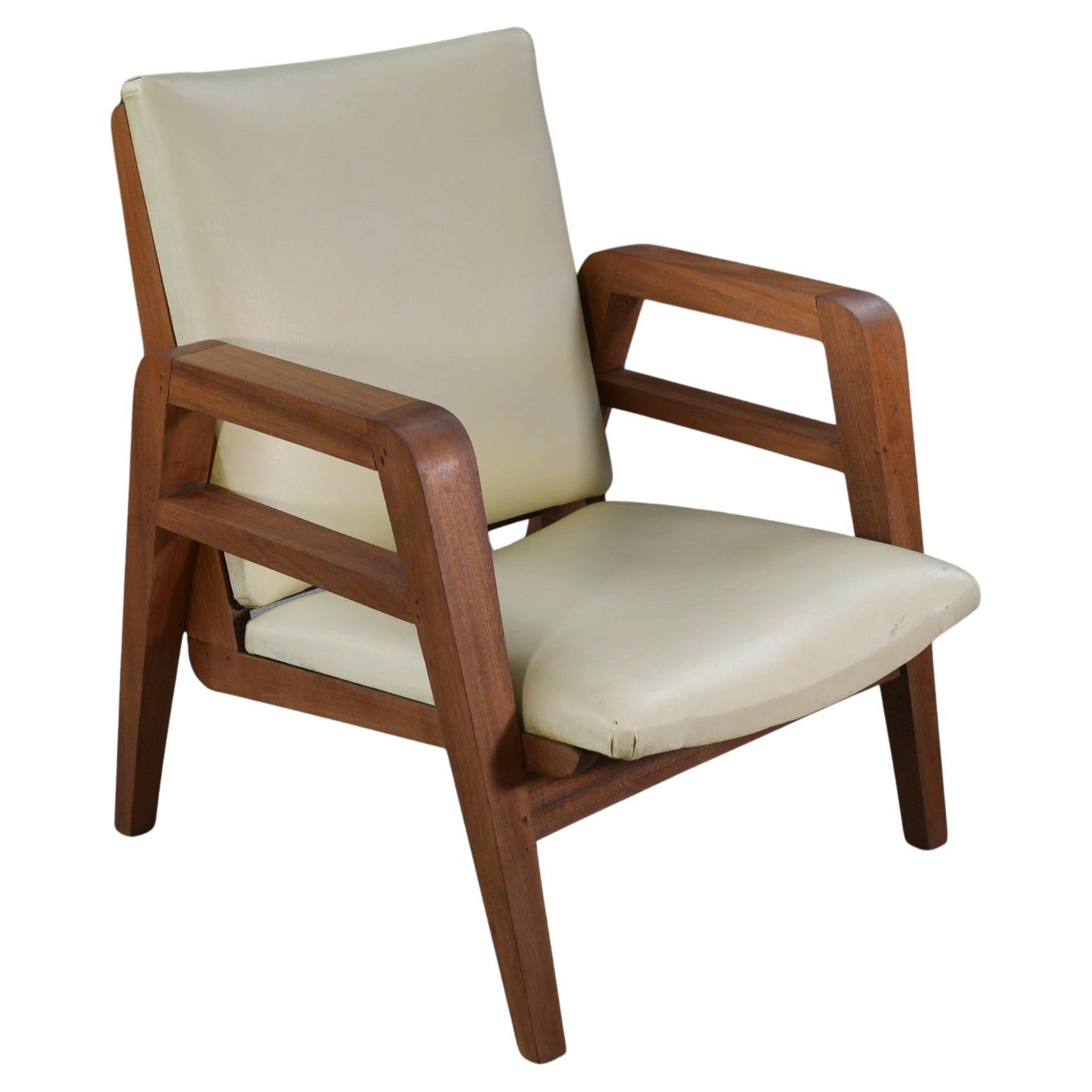 Fauteuil moderniste en acajou et skaï 1940-1950 in vendita