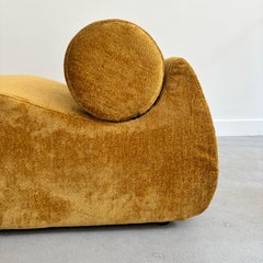 Fauteuil ocre graphique