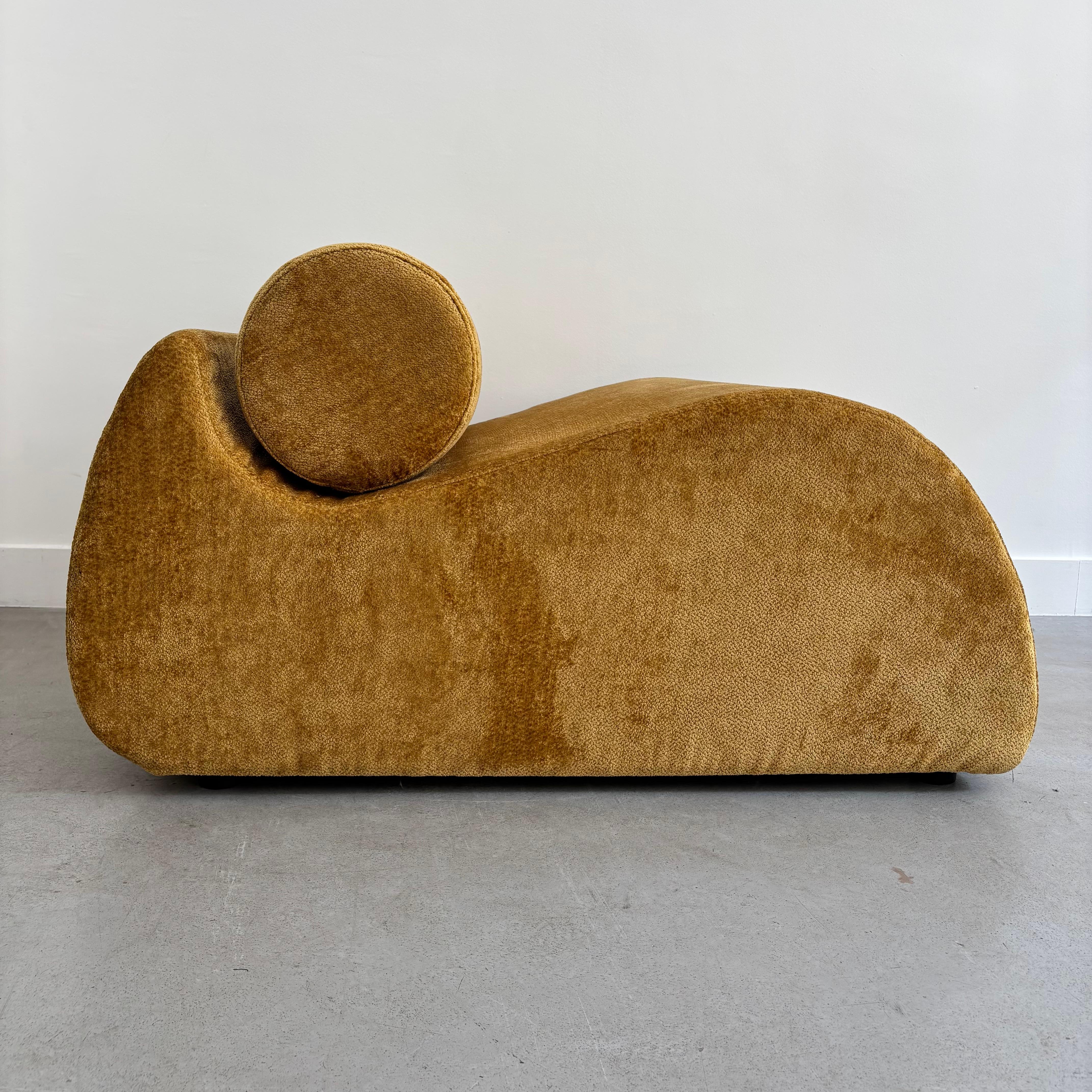 Italian Fauteuil ocre graphique For Sale