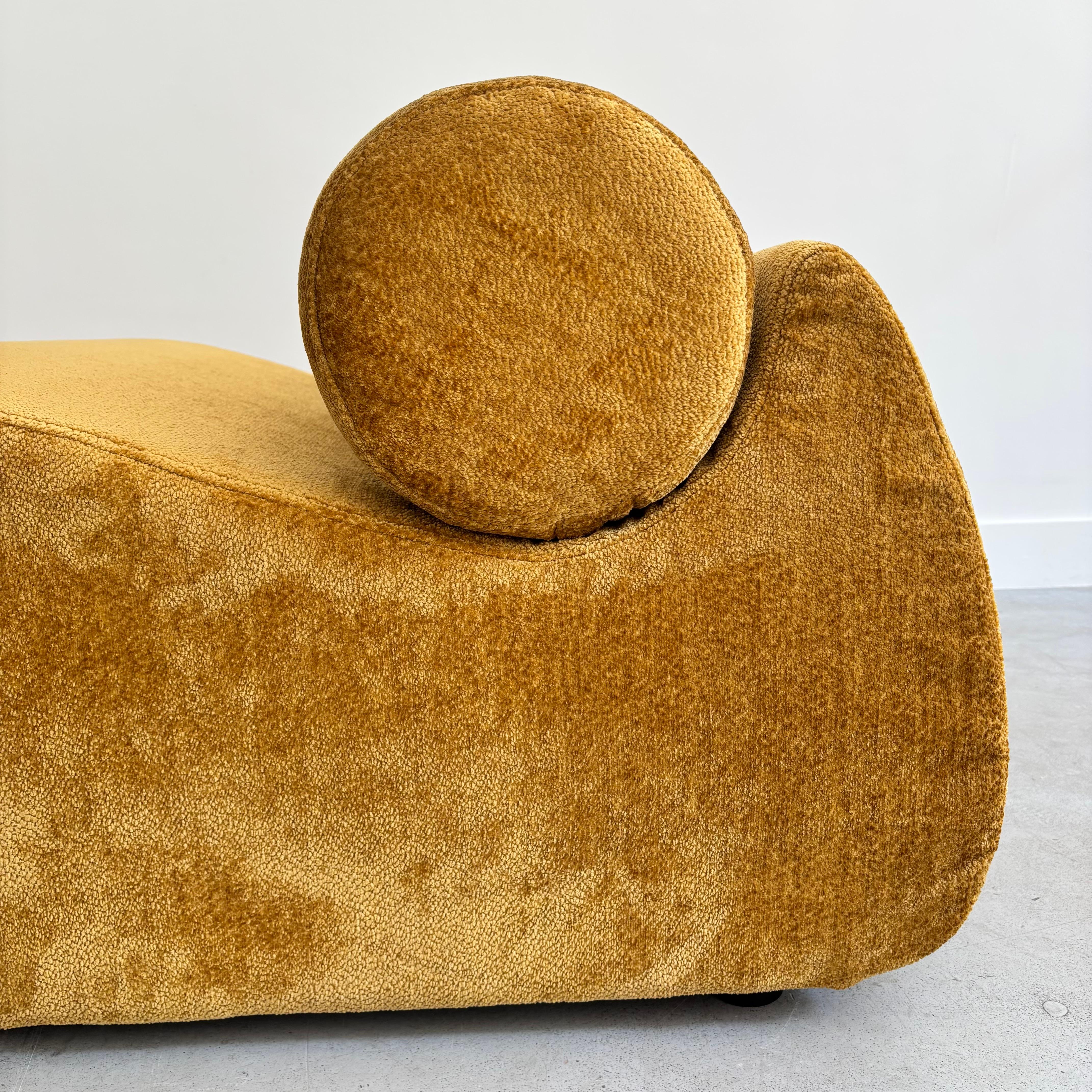 Fauteuil ocre graphique In New Condition For Sale In Paris, FR