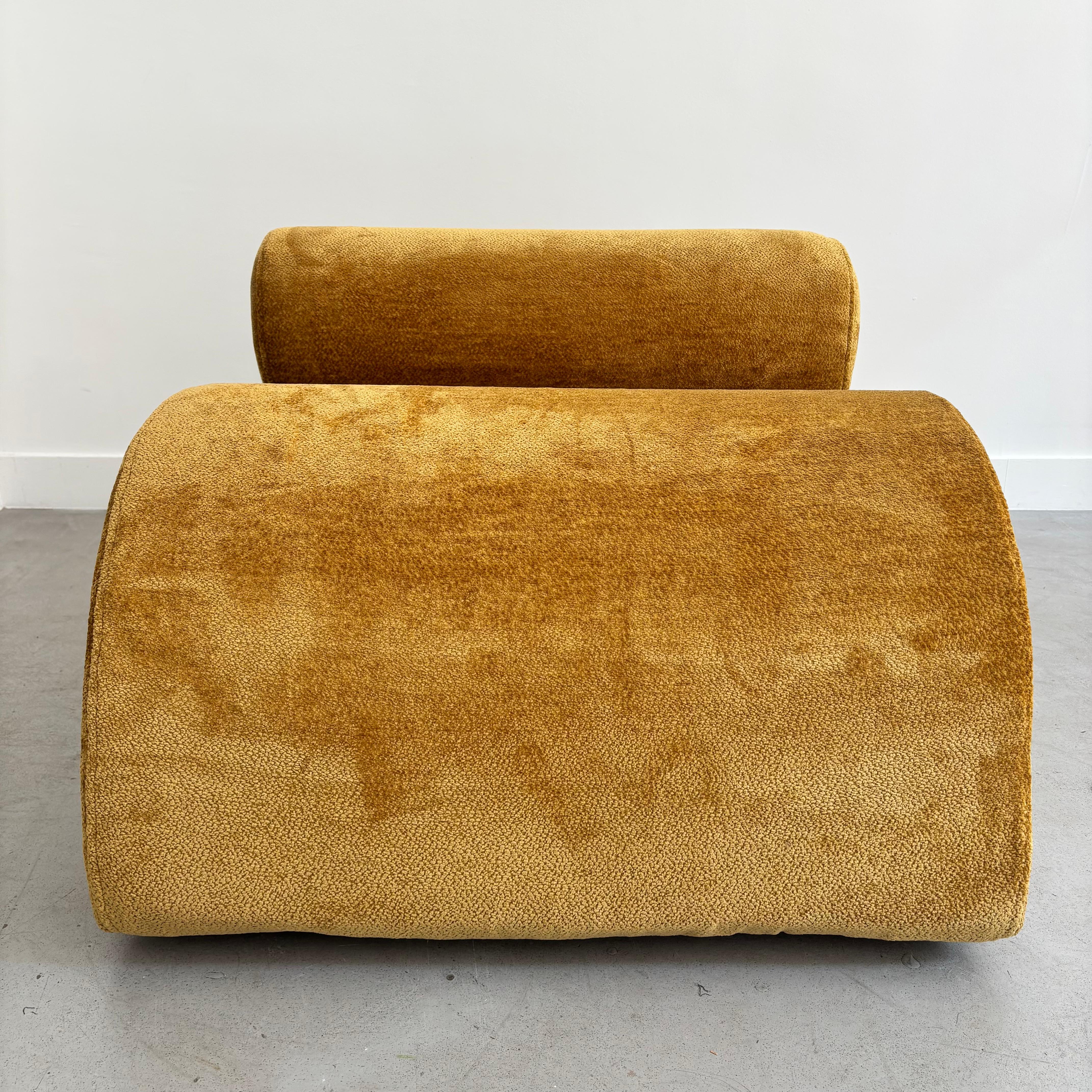 Contemporary Fauteuil ocre graphique For Sale