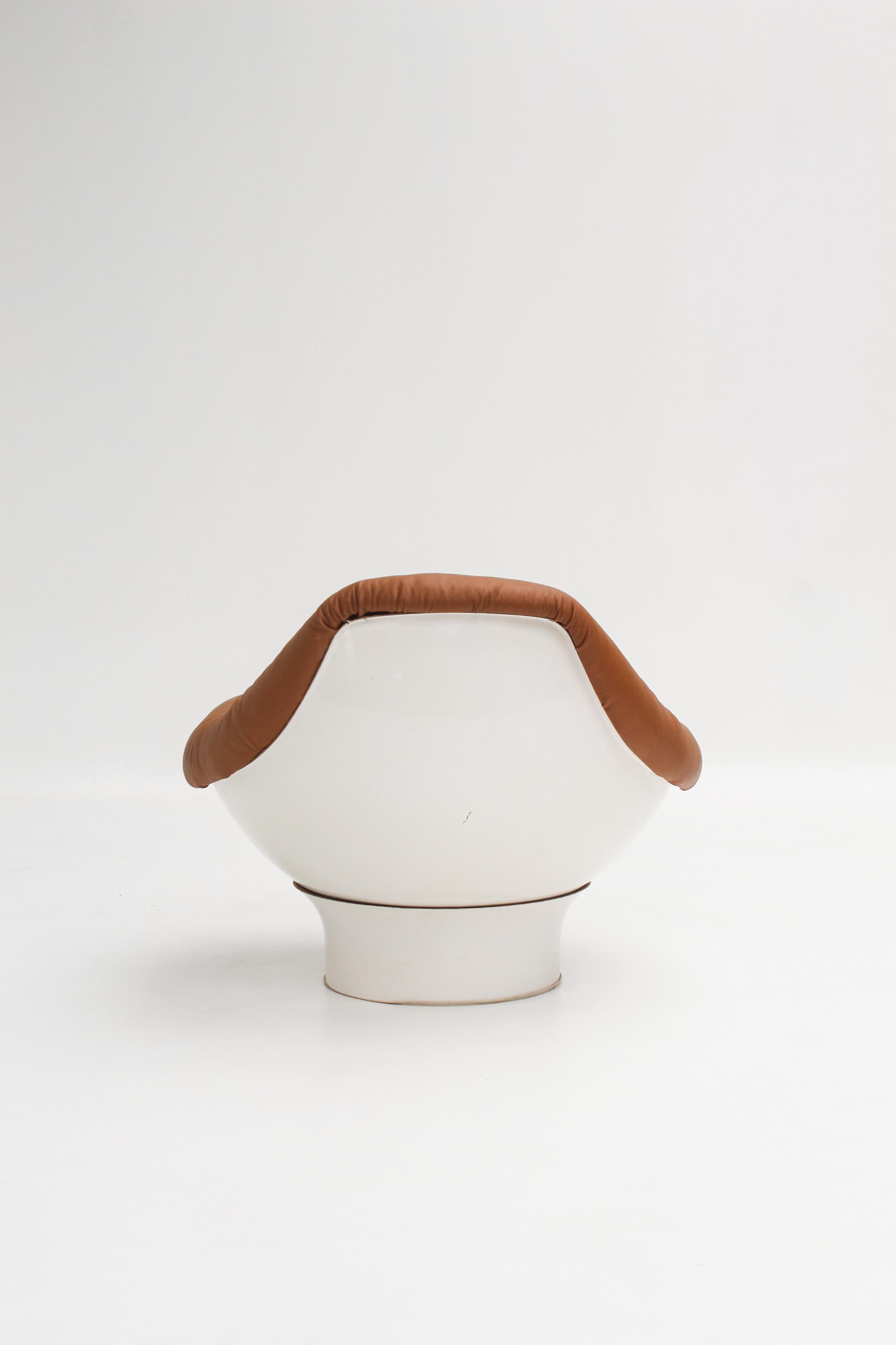 Italian Fauteuil Rodica en cuir caramel par Mario Brunu pour Comfort, Italie For Sale