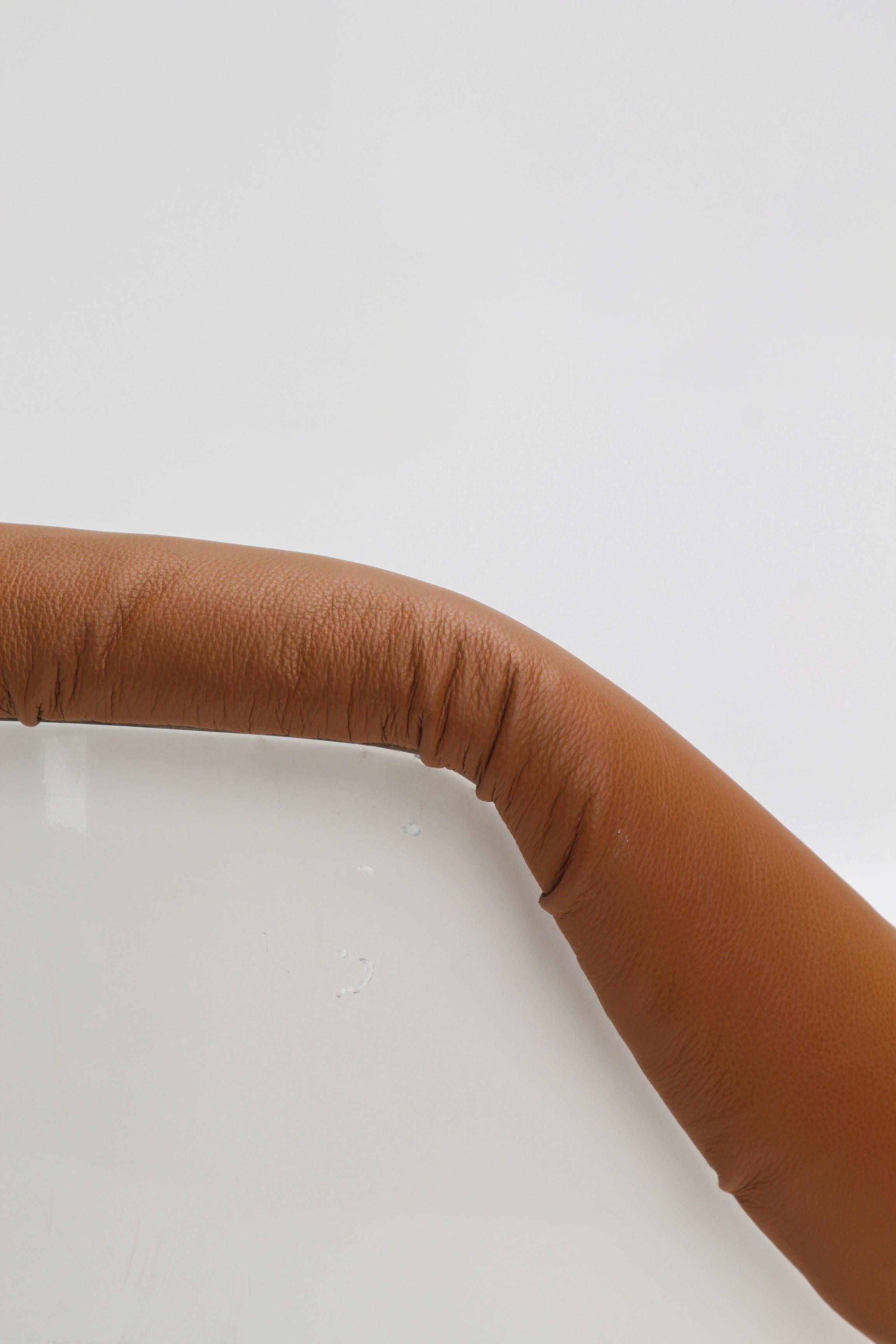 Mid-20th Century Fauteuil Rodica en cuir caramel par Mario Brunu pour Comfort, Italie For Sale