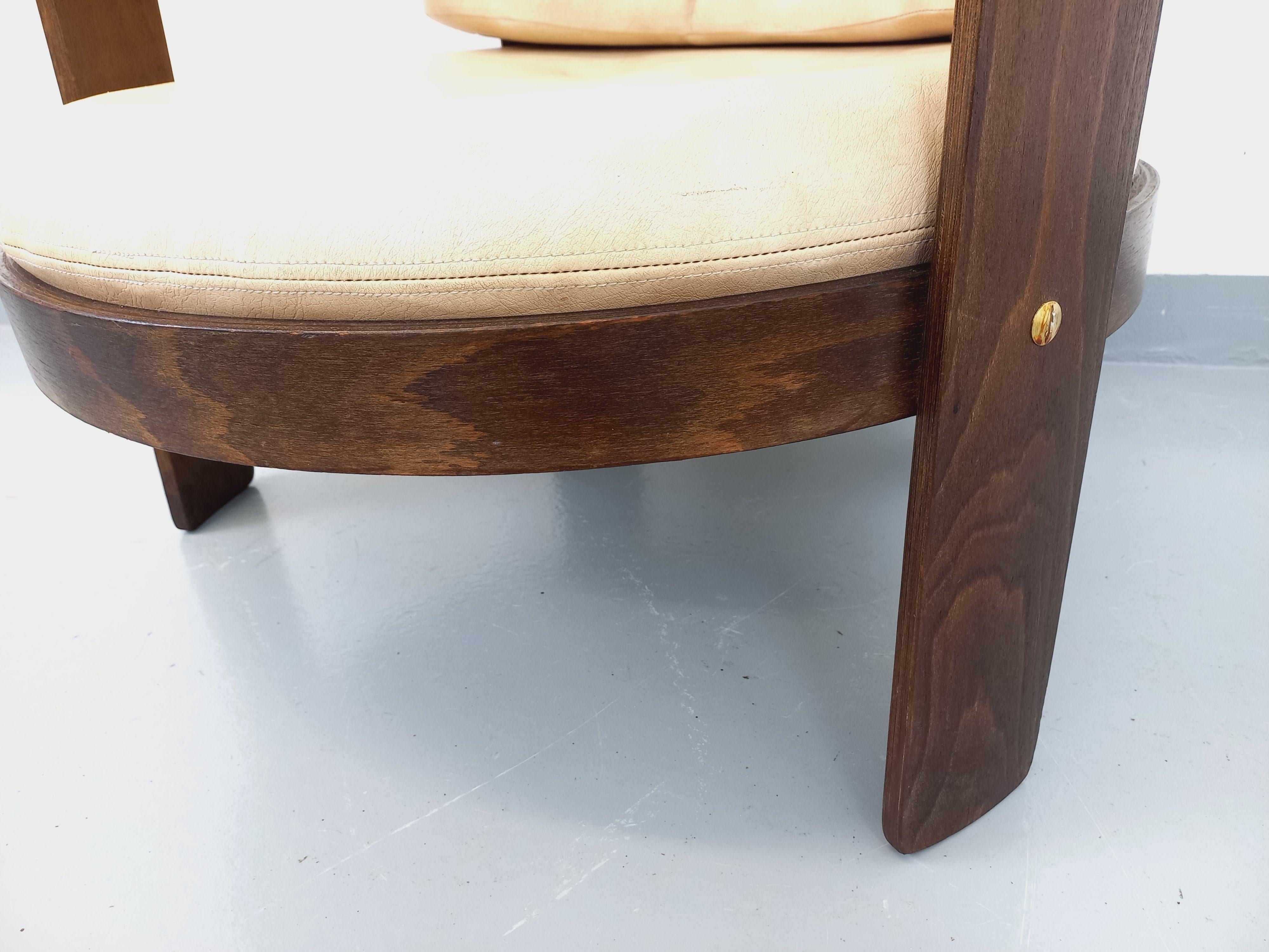 Fauteuil rond vintage en bois Pagwood et skaï des années 70 For Sale 4
