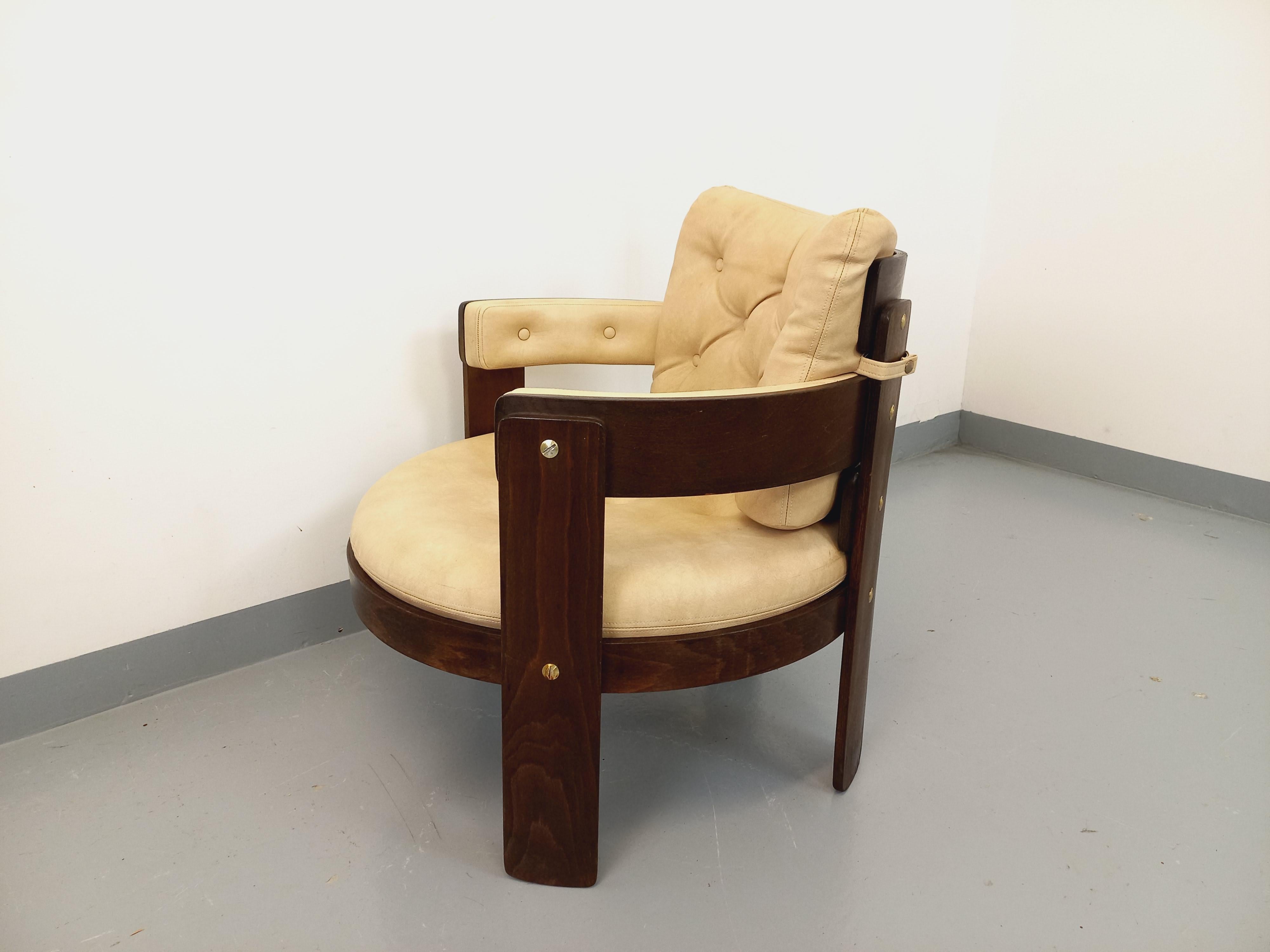 Fauteuil rond vintage en bois Pagwood et skaï des années 70 For Sale 6
