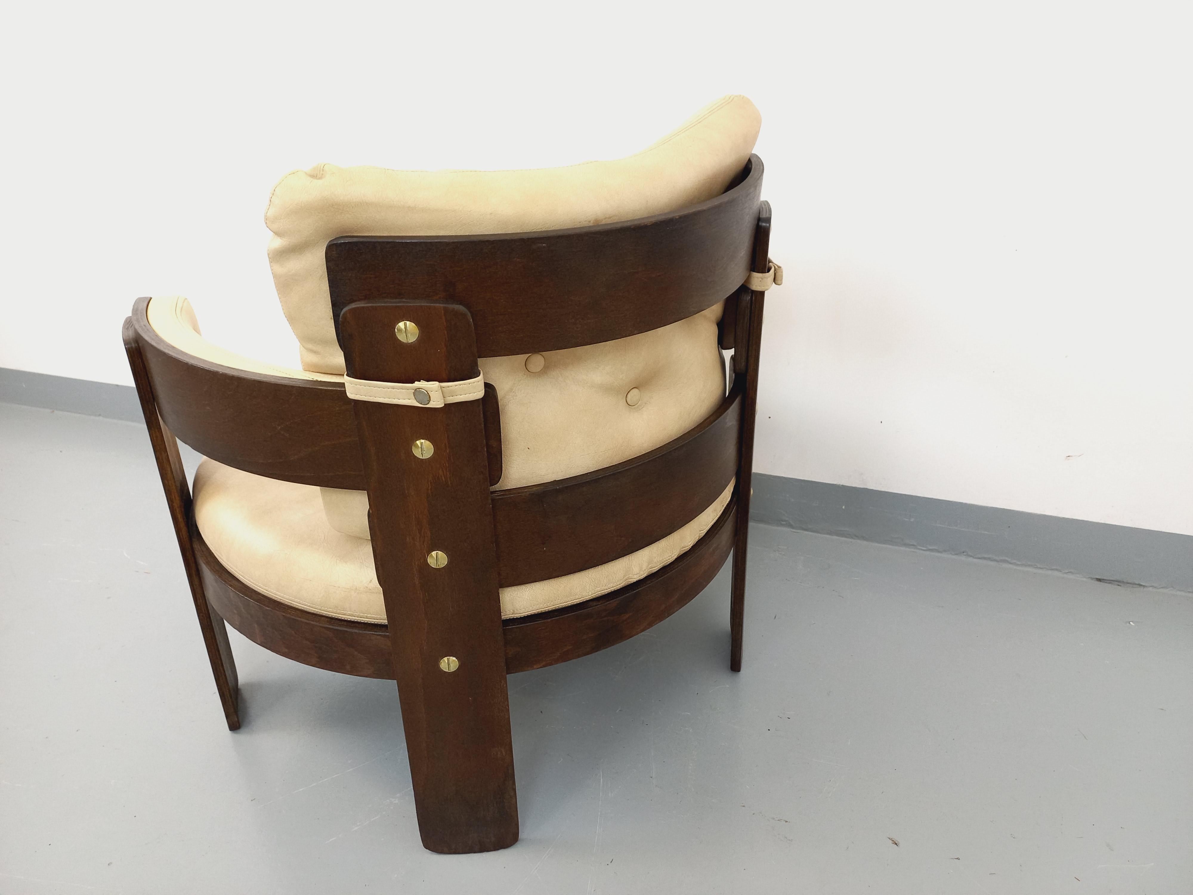 Fauteuil rond vintage en bois Pagwood et skaï des années 70 For Sale 7