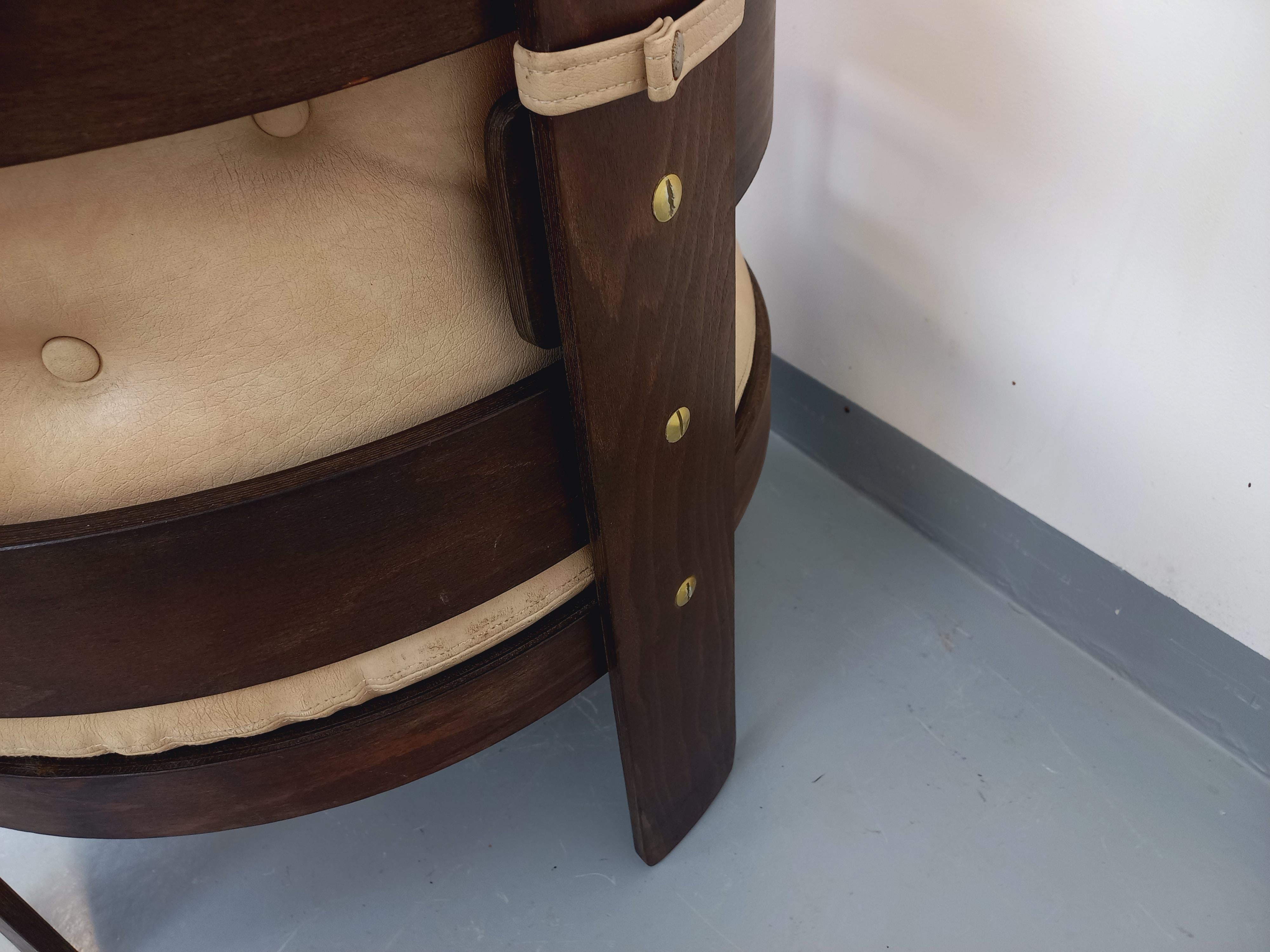 Fauteuil rond vintage en bois Pagwood et skaï des années 70 For Sale 9