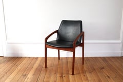 Fauteuil scandinave vintage en teck Henning Kjaernulf 1960