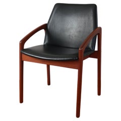 Fauteuil scandinave Retro en teck Henning Kjaernulf 1960