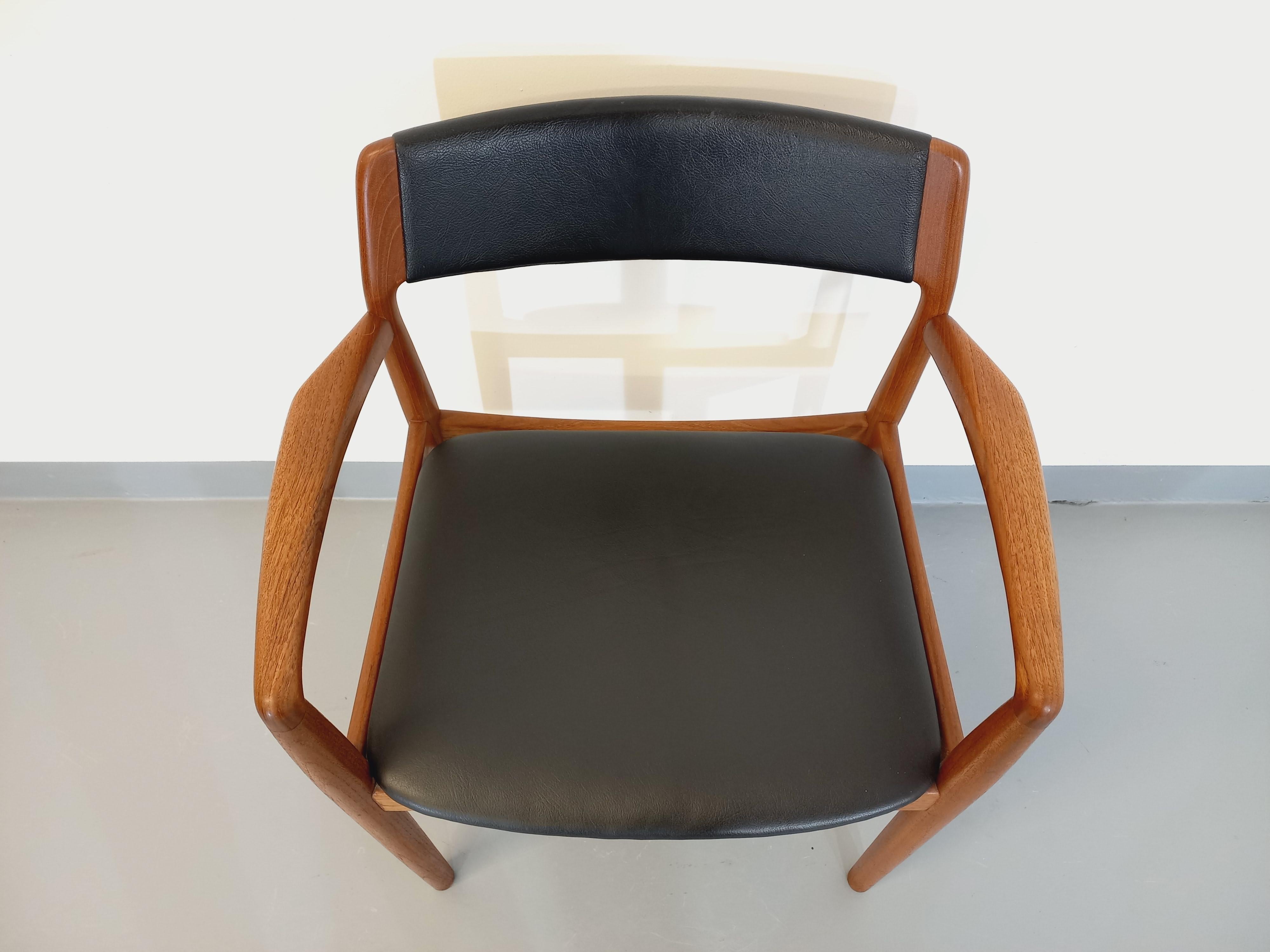 Fauteuil scandinave vintage style danois Niels Otto Møller en teck et skai noir Escandinavo moderno en venta