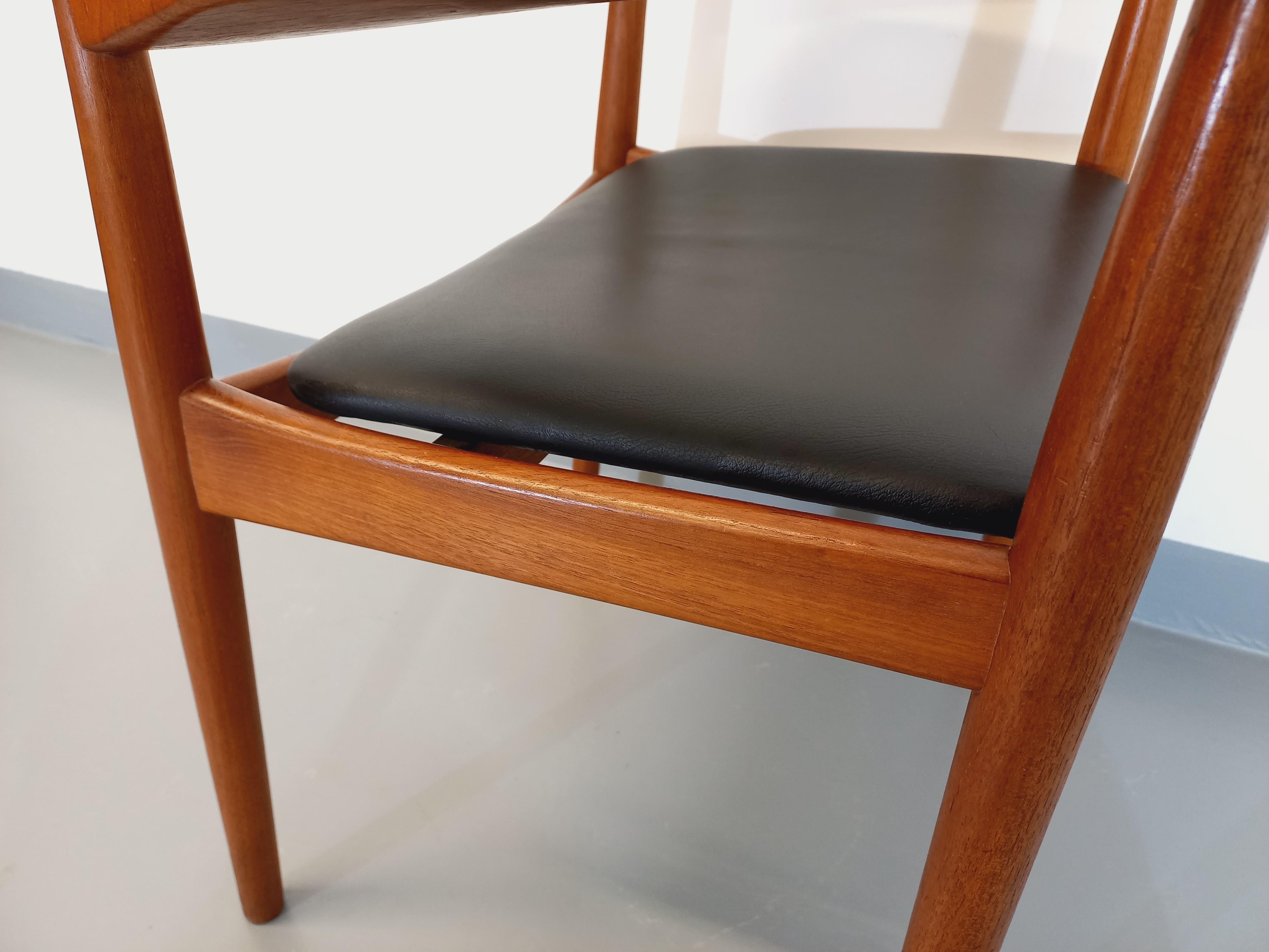 Fauteuil scandinave vintage style danois Niels Otto Møller en teck et skai noir en Bueno estado para la venta en BESANÇON, FR
