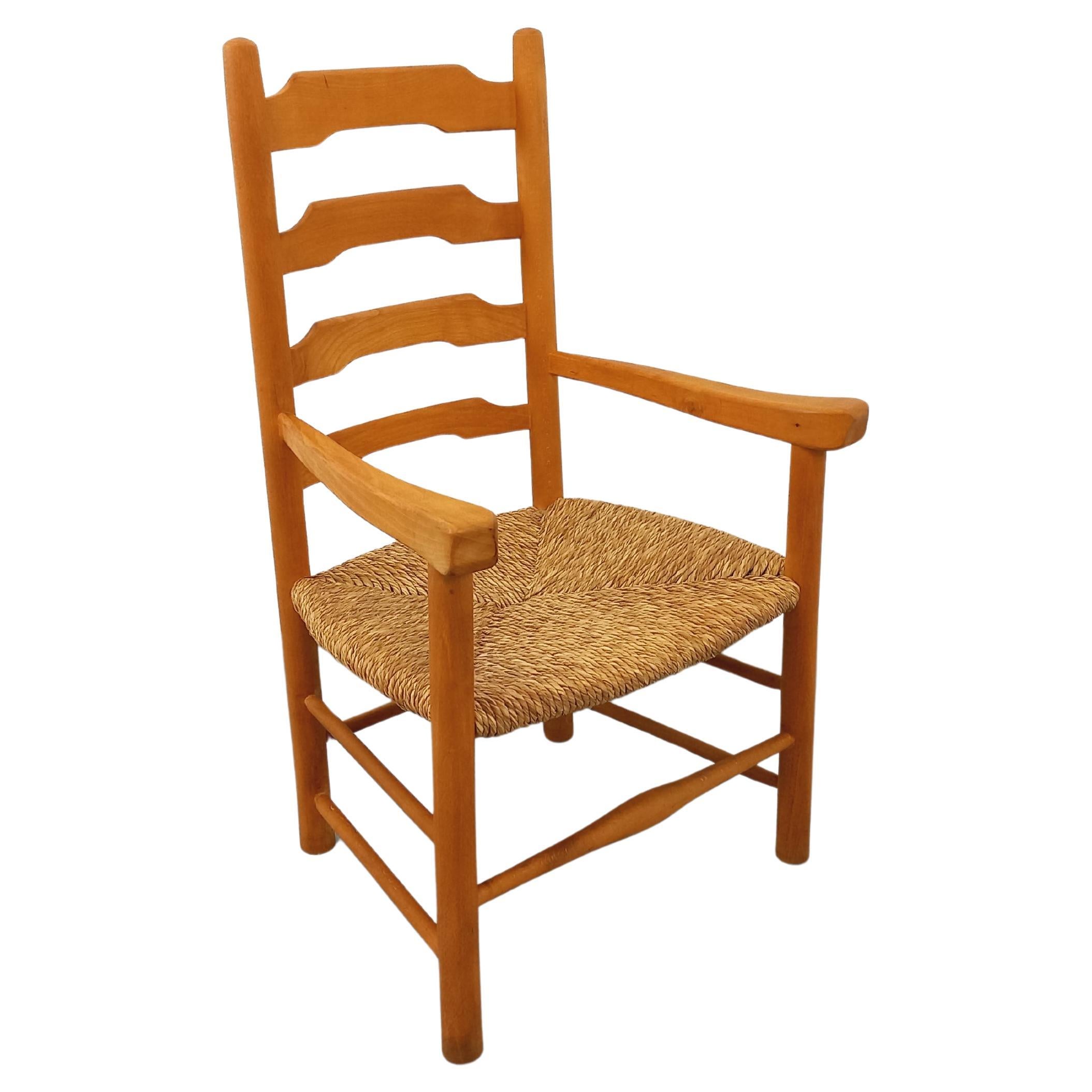 Fauteuil vintage en bois de hêtre et paille des années 50 For Sale