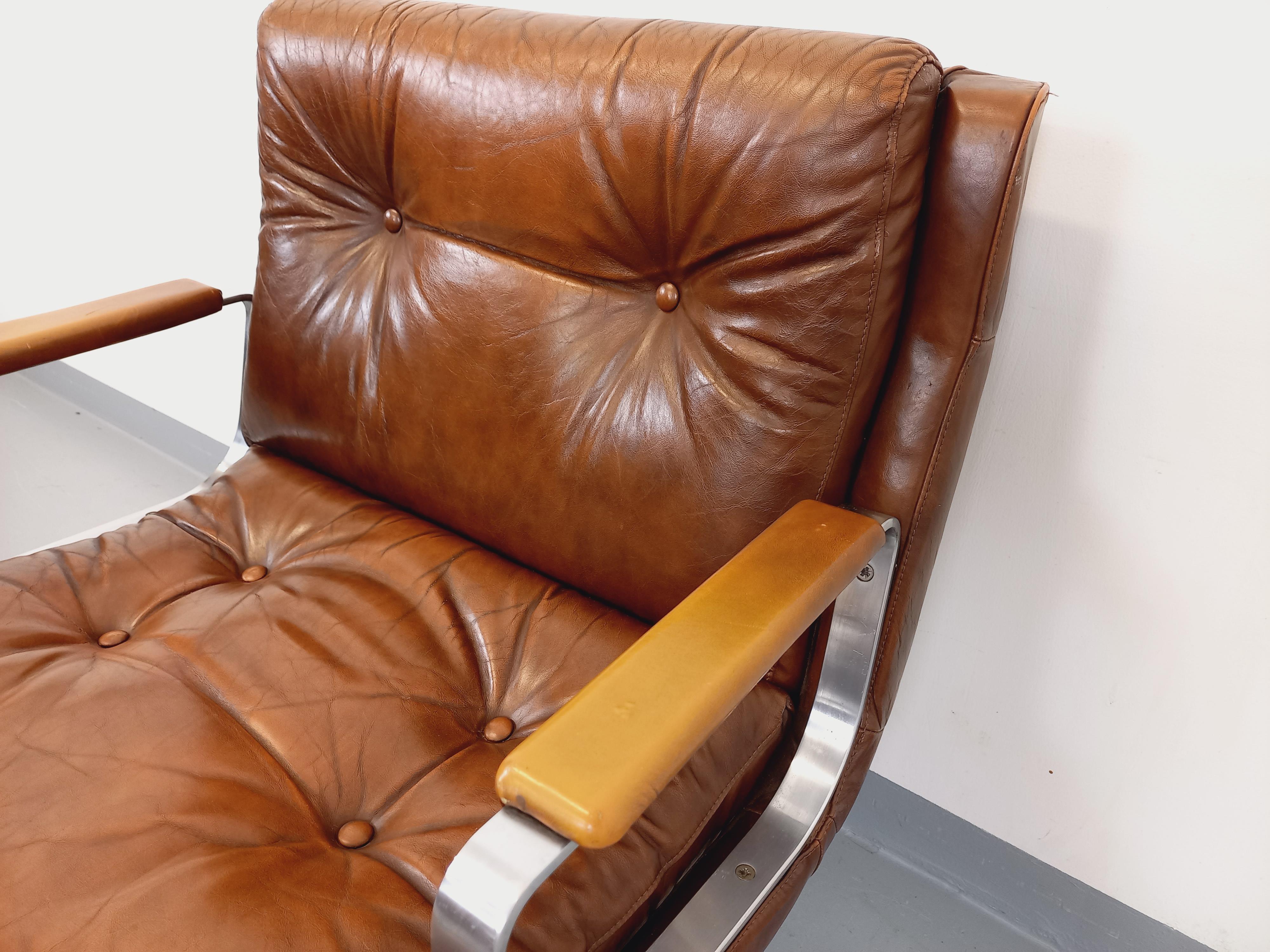 Fauteuil vintage Raphaël Raffel en cuir et acier des années 70 5