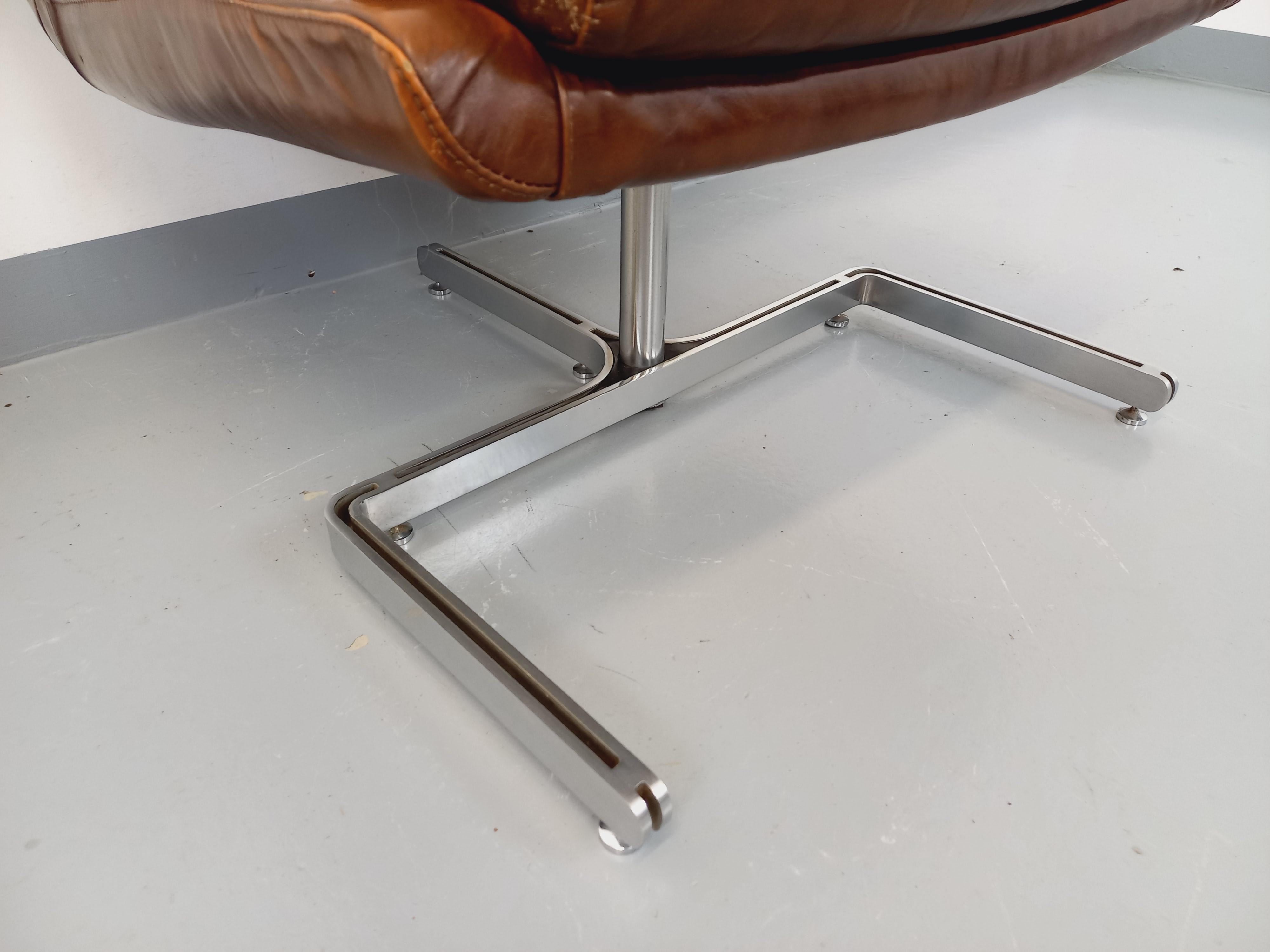 Fauteuil vintage Raphaël Raffel en cuir et acier des années 70 7
