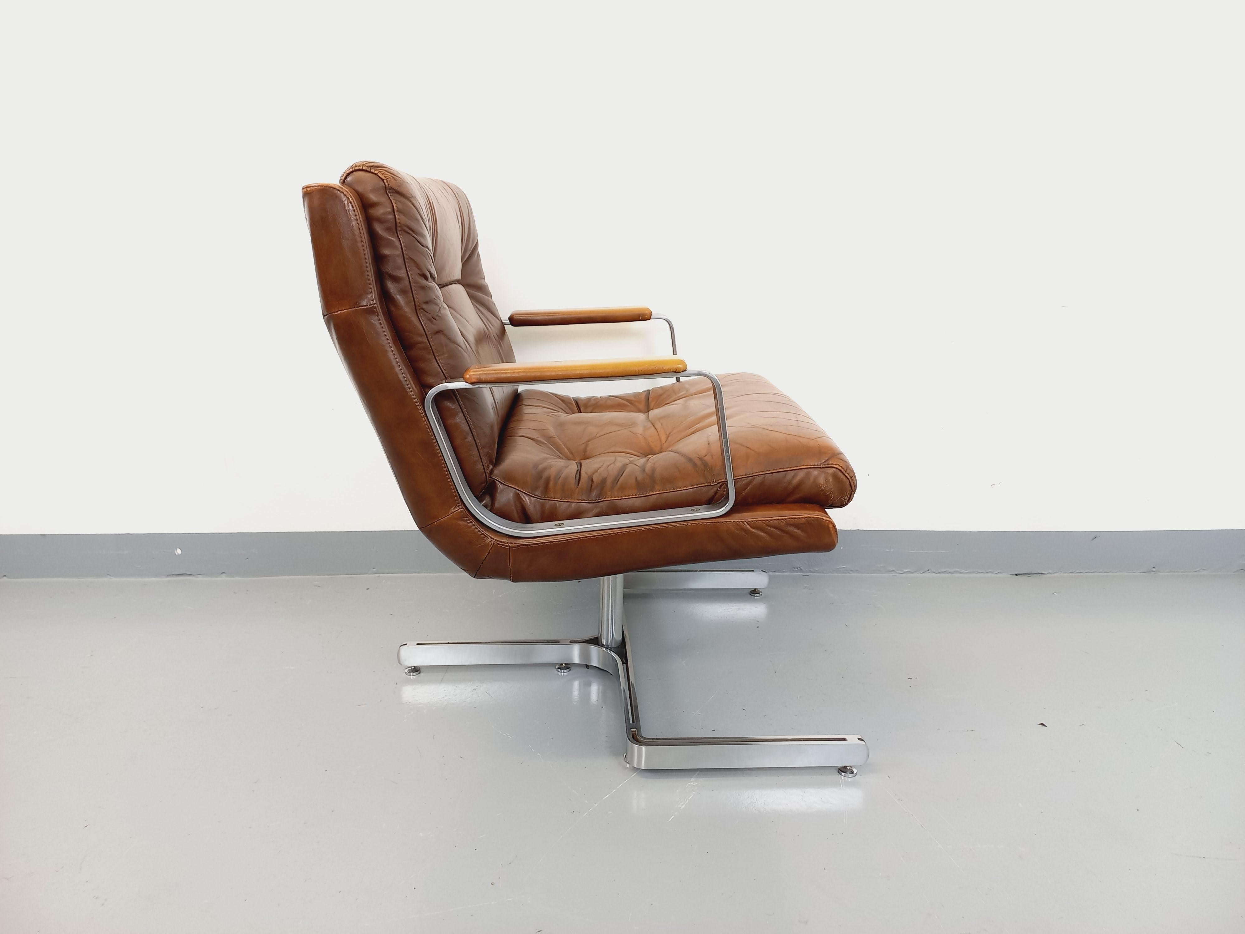 Fauteuil vintage Raphaël Raffel en cuir et acier des années 70 9
