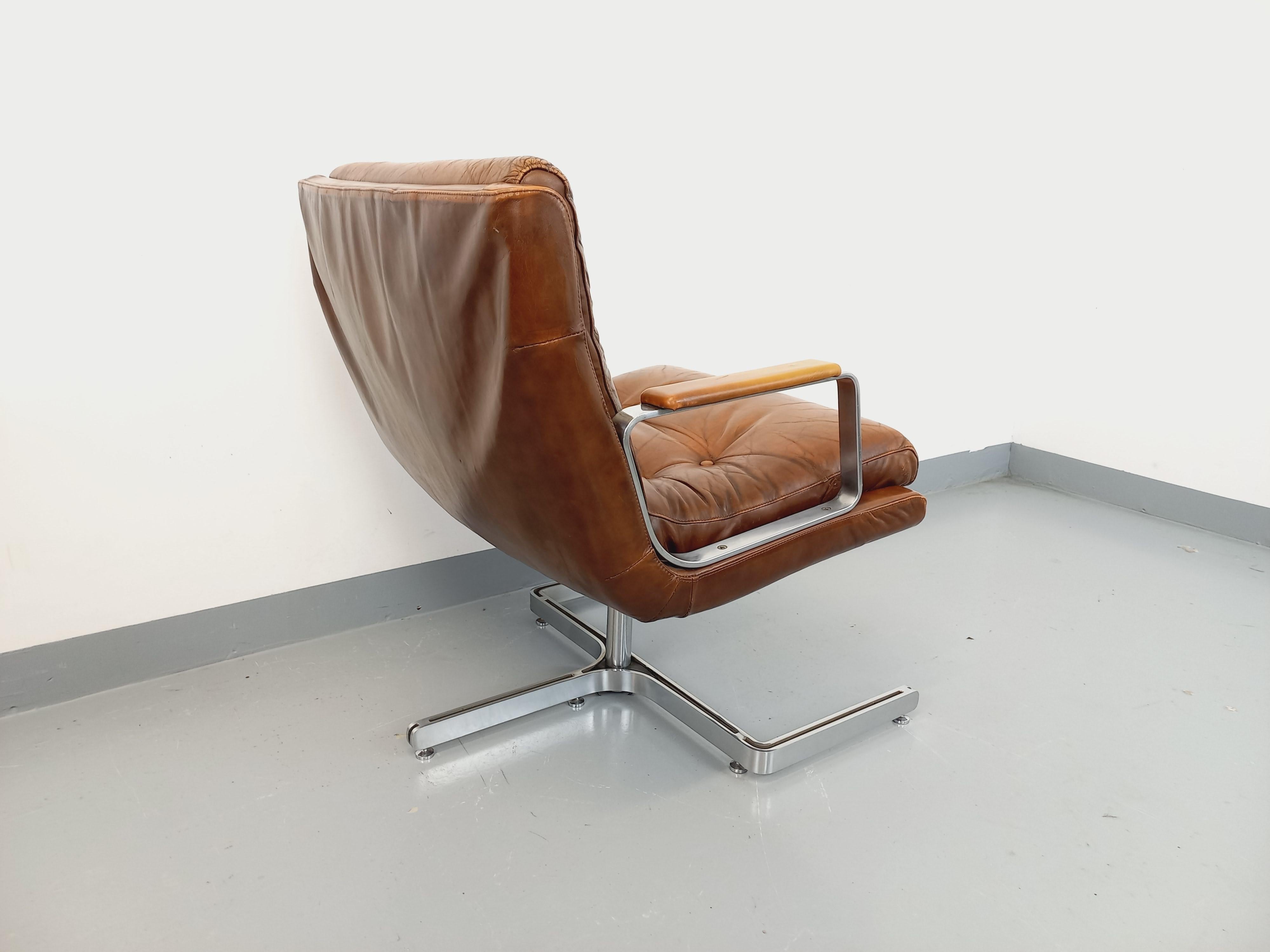 Fauteuil vintage Raphaël Raffel en cuir et acier des années 70 10