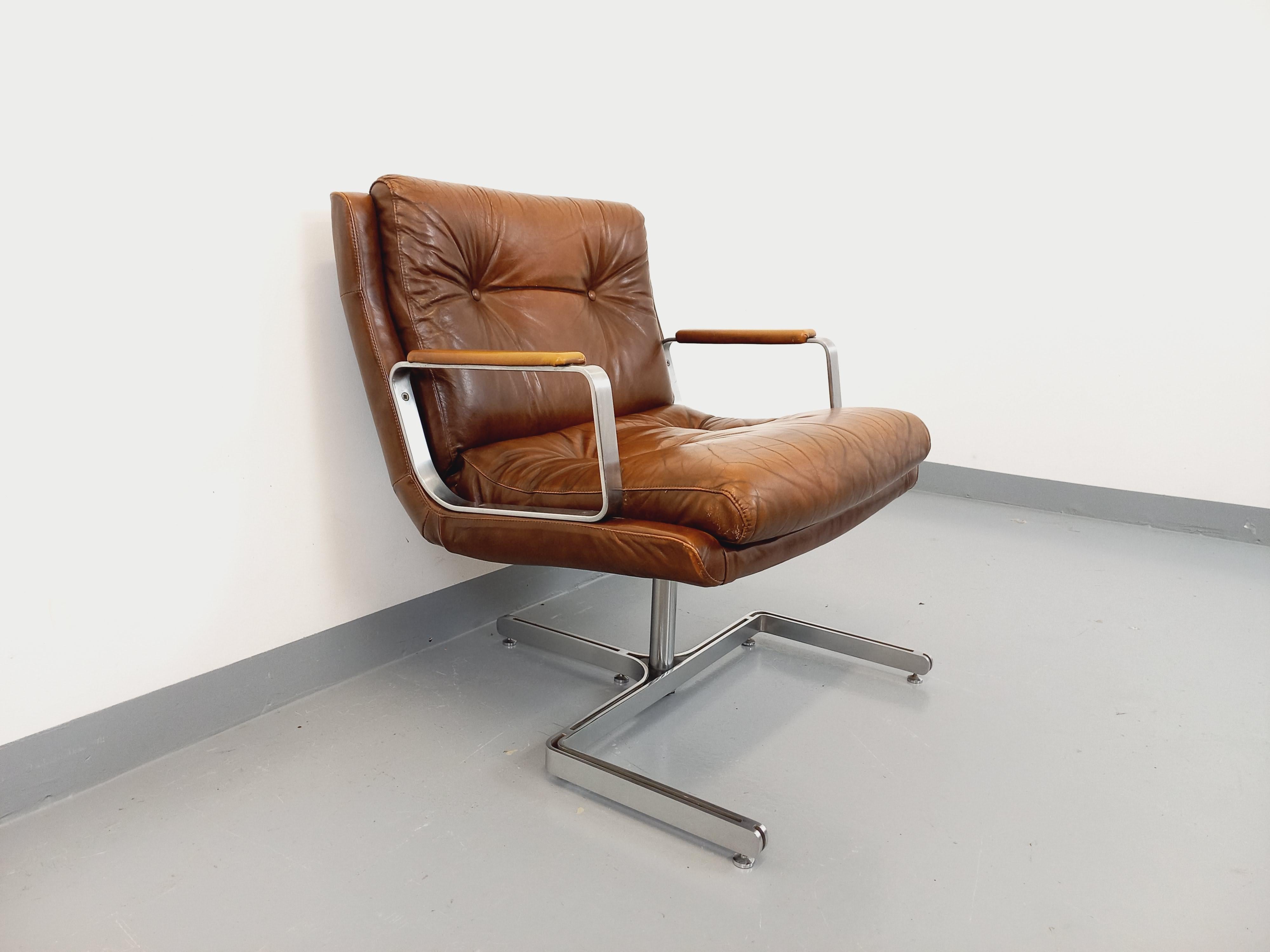 Fauteuil vintage Raphaël Raffel en cuir et acier des années 70 Bon état à BESANÇON, FR