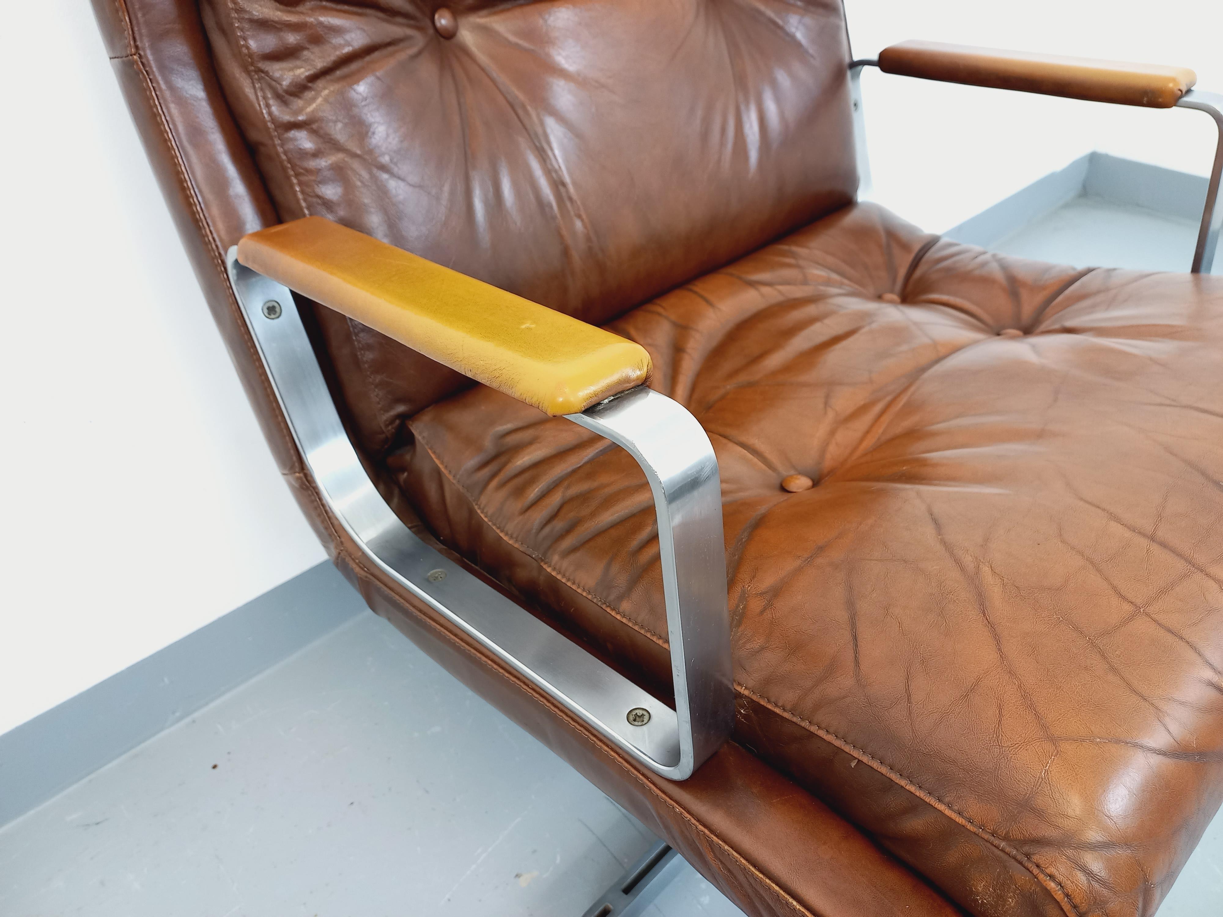 Fauteuil vintage Raphaël Raffel en cuir et acier des années 70 2