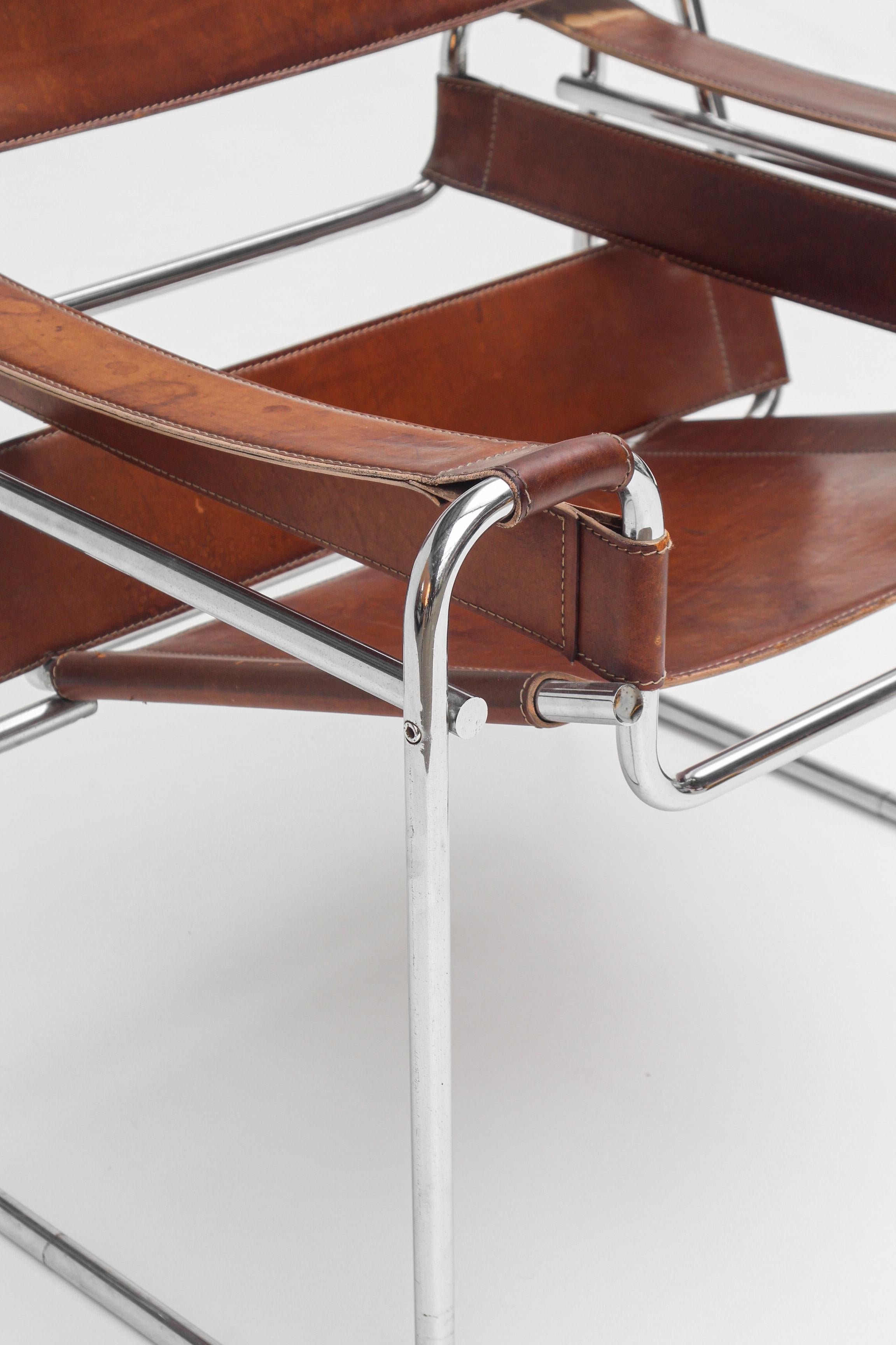 Fauteuil Wassily en cuir cognac patiné par Marcel Breuer, édition italienne In Good Condition For Sale In Rouen, FR