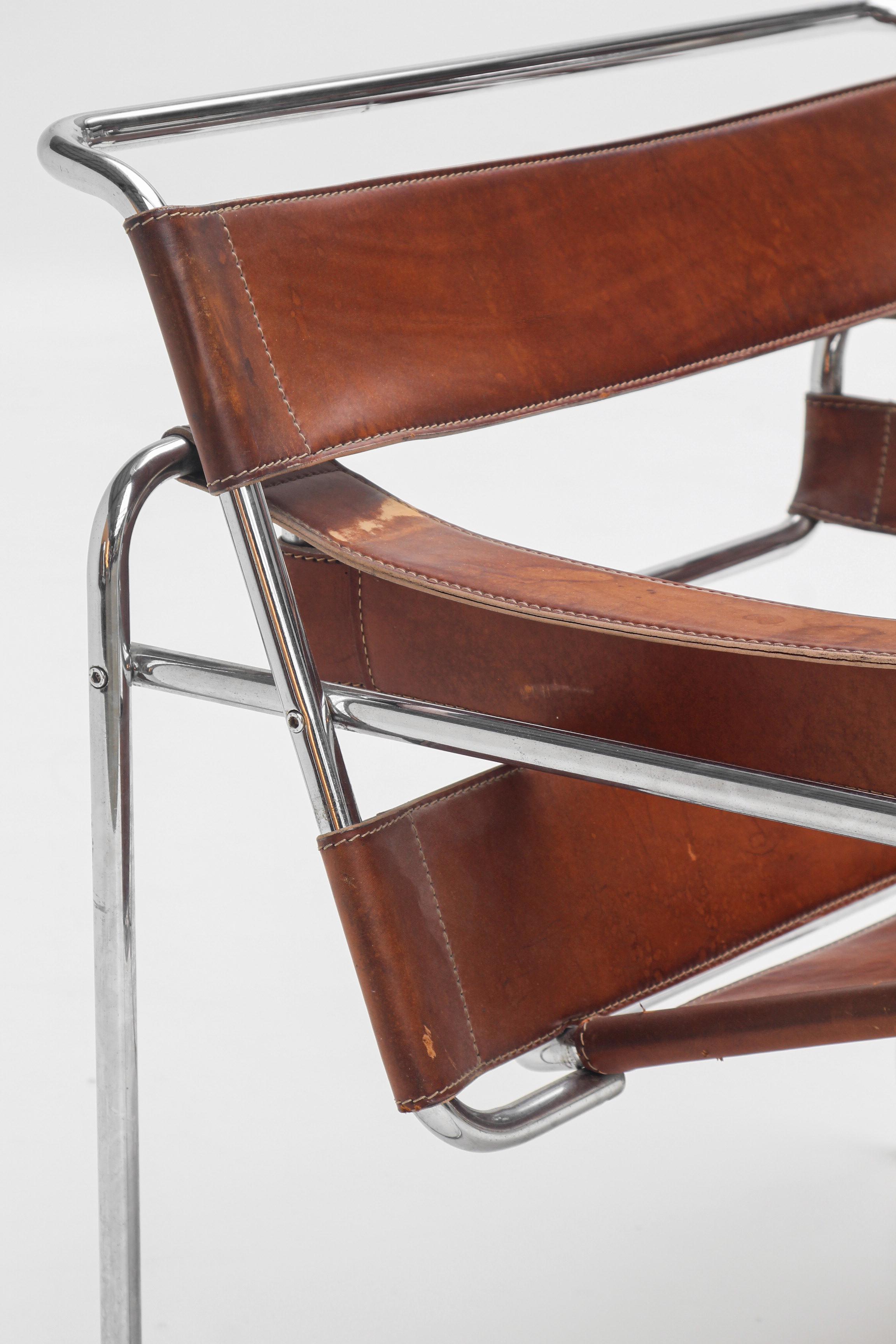 Early 20th Century Fauteuil Wassily en cuir cognac patiné par Marcel Breuer, édition italienne For Sale