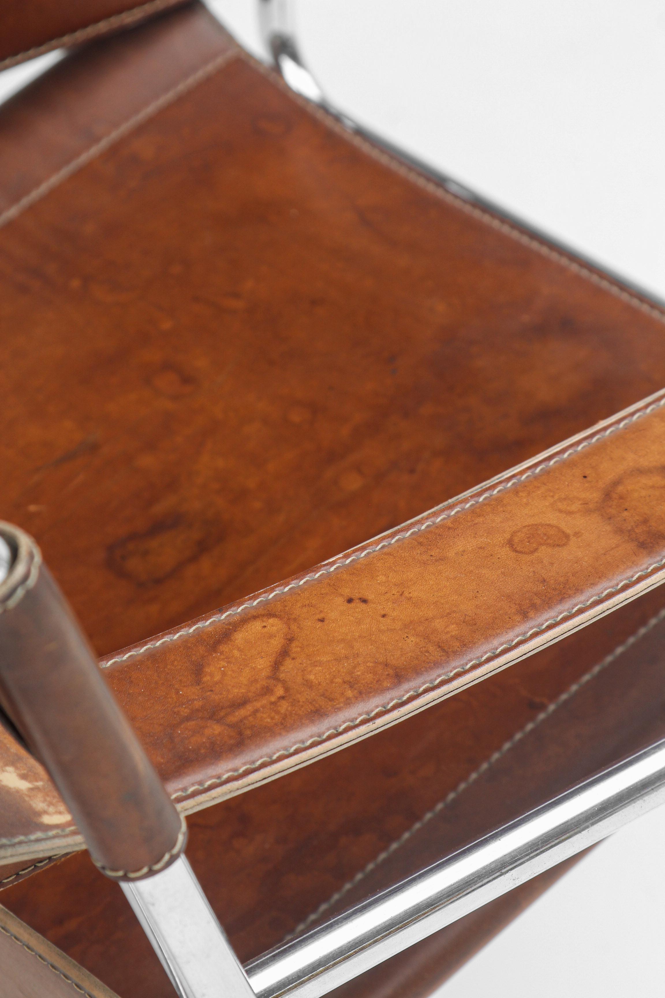 Leather Fauteuil Wassily en cuir cognac patiné par Marcel Breuer, édition italienne For Sale