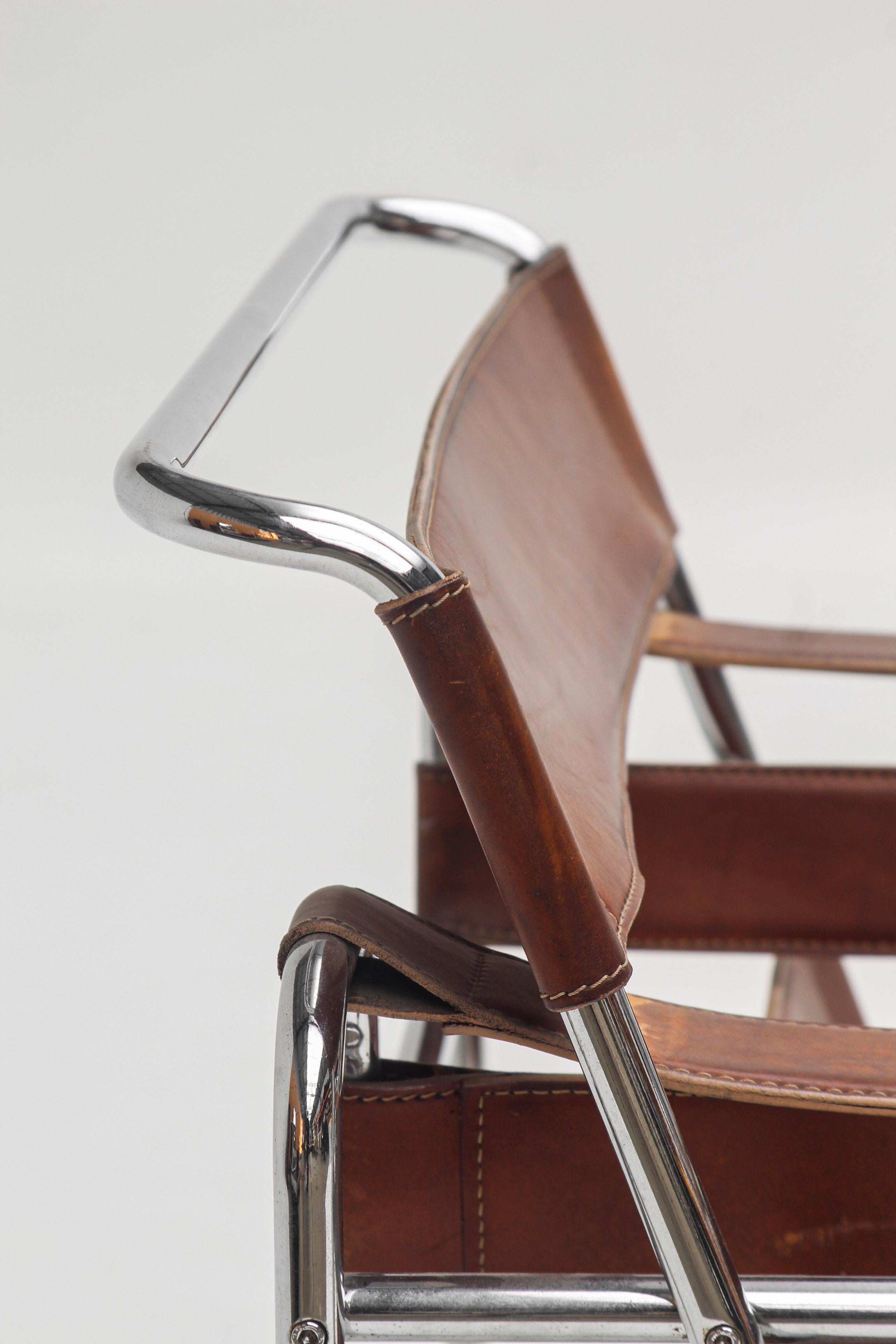 Fauteuil Wassily en cuir cognac patiné par Marcel Breuer, édition italienne For Sale 2