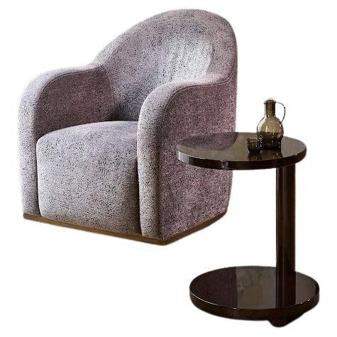 Der Sessel Wave von Hugues Chevalier verkörpert Eleganz, Komfort und Ausgewogenheit mit seinem unverwechselbaren, geschwungenen Design. Seine raffinierte Silhouette macht ihn zu einem Blickfang in jeder Einrichtung.



Das Gestell ist aus massivem