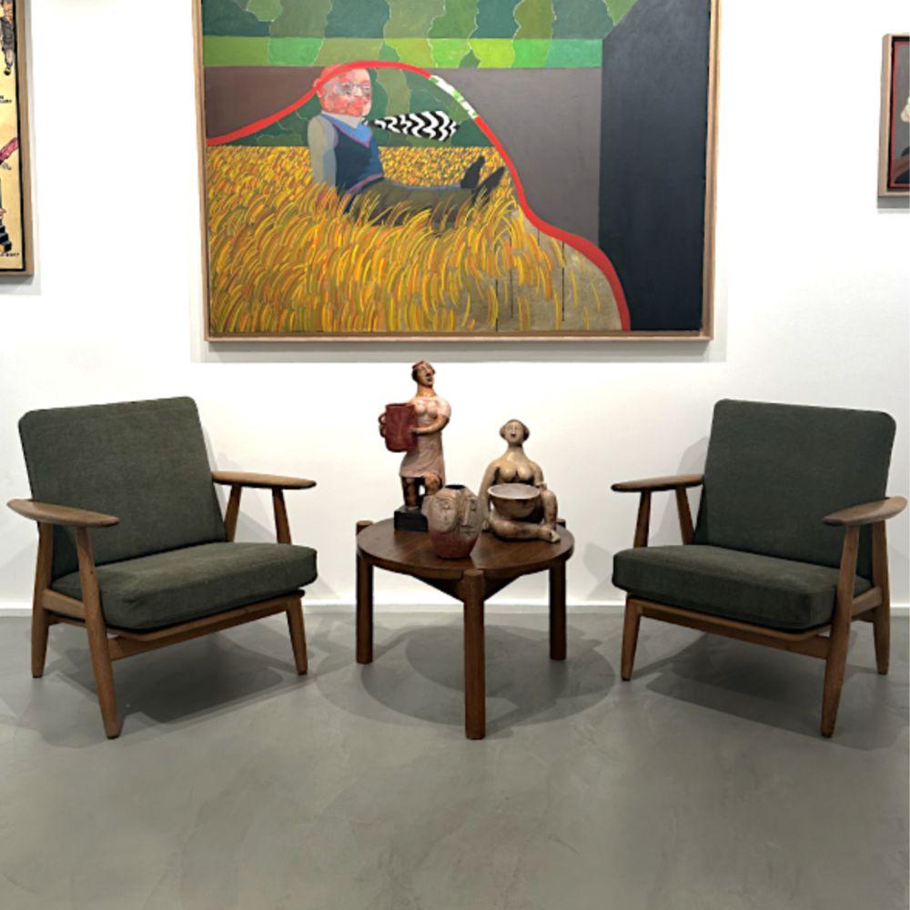 Poltrone Oakwood rivestite in tessuto degli anni '50 del famoso designer danese Hans J. Wegner.
